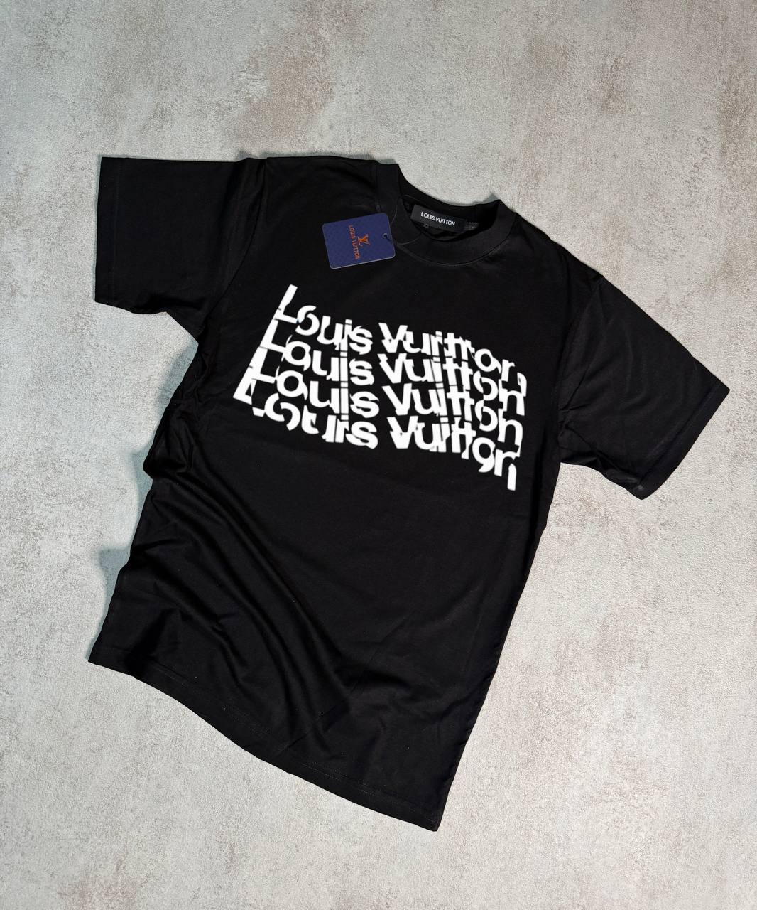 Camiseta LV negro logos duplicados blanco