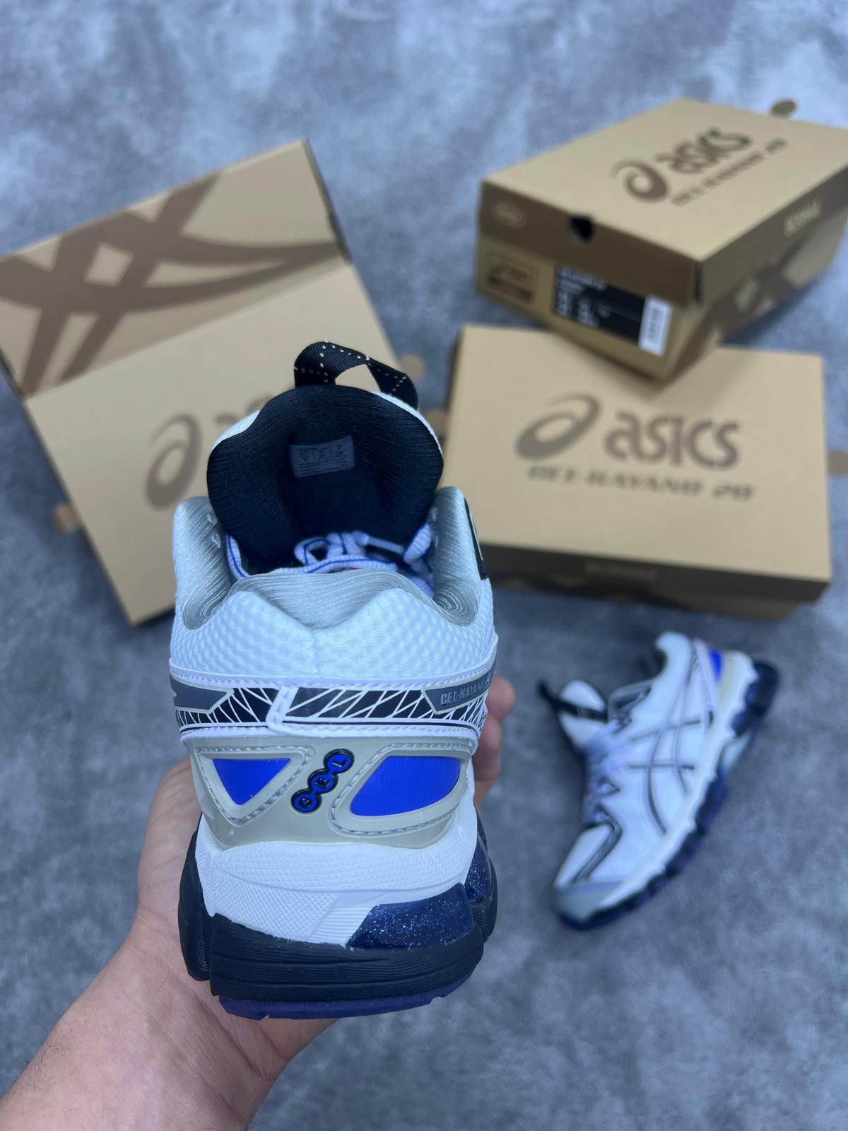 ASICS GEL-Kayano 20 “Bodega” blancas logo negro detalles azules