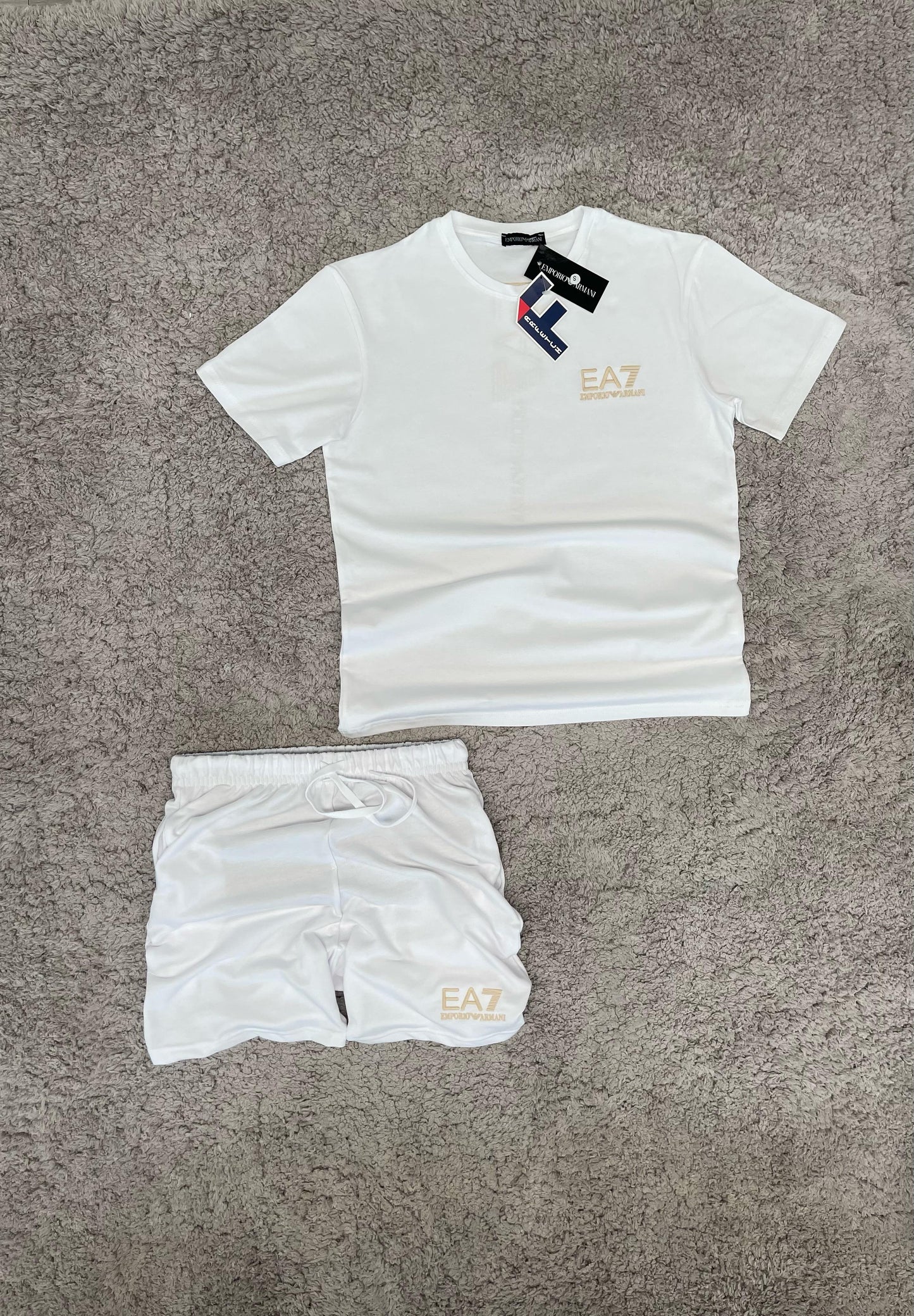 Conjunto armani blanco logo dorado
