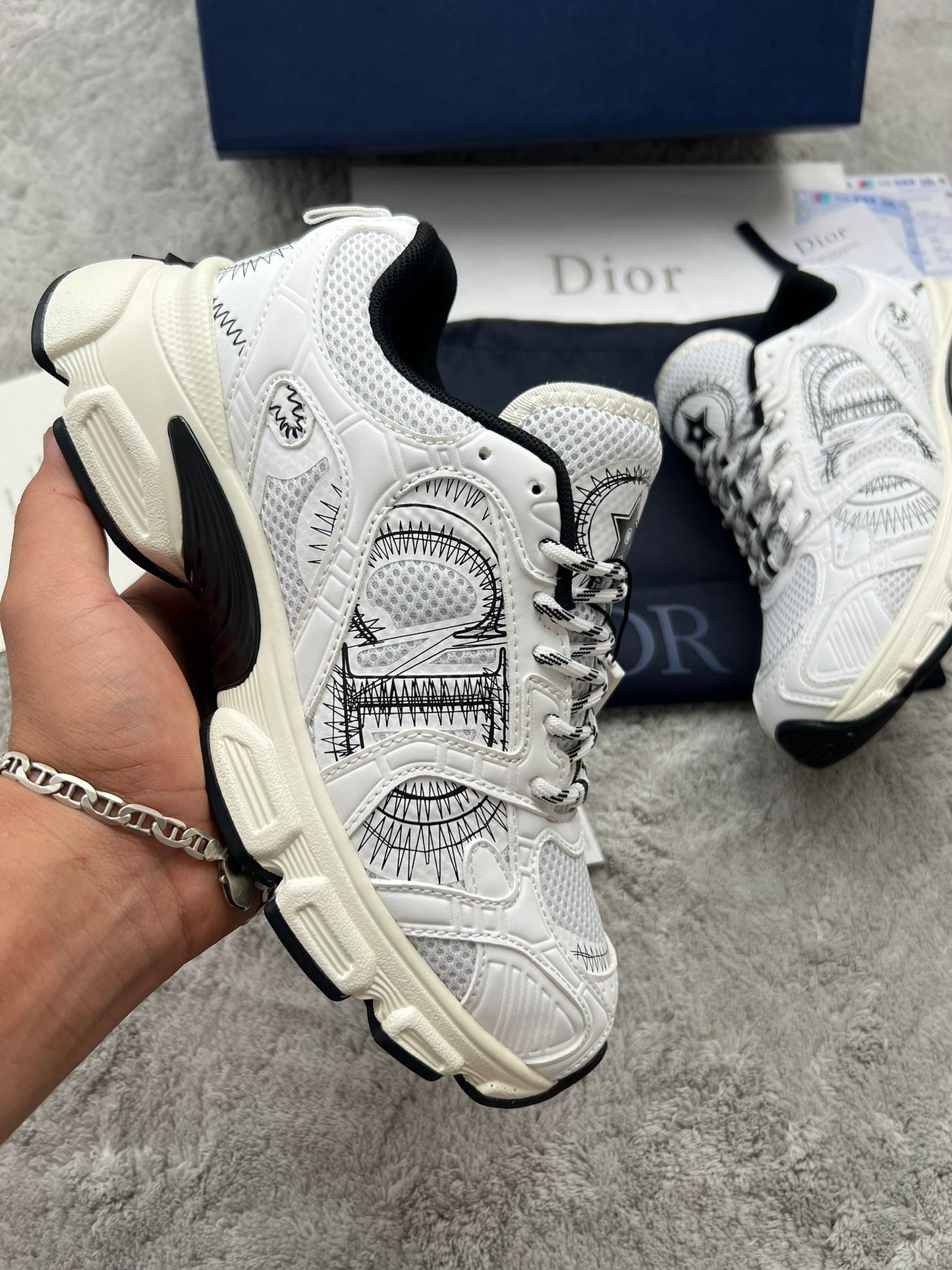 DIOR CHRONO blancas logo negro