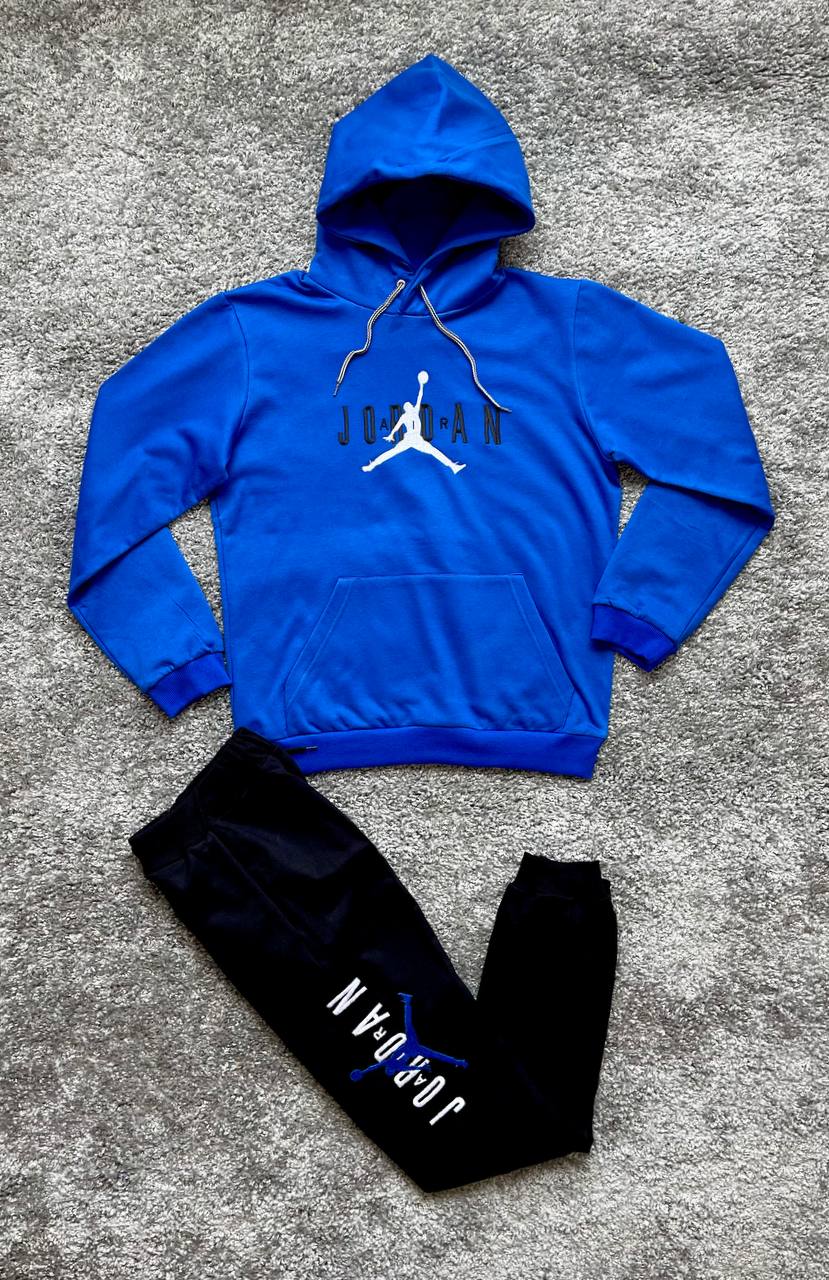 Chándal azul Jordan logo negro y blanco