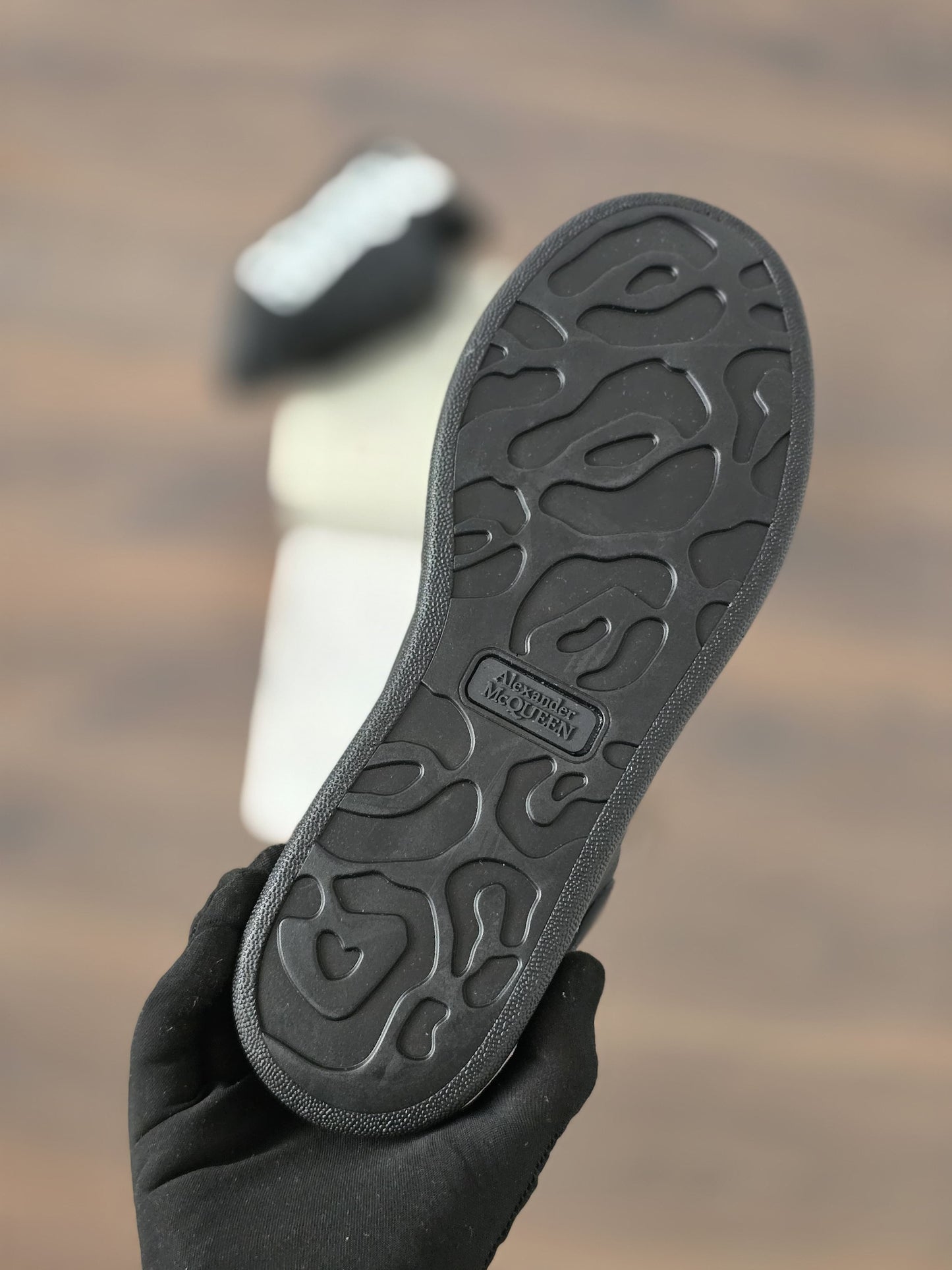 Alexander mcqueen negra letras laterales