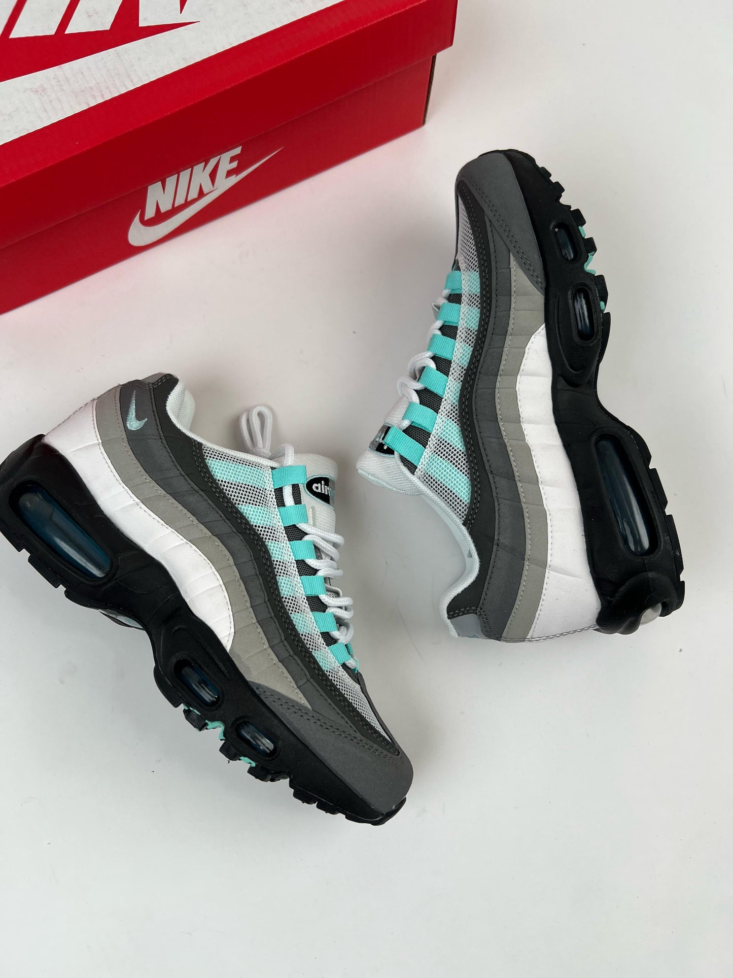 Air max 95 gris blanco logo celeste