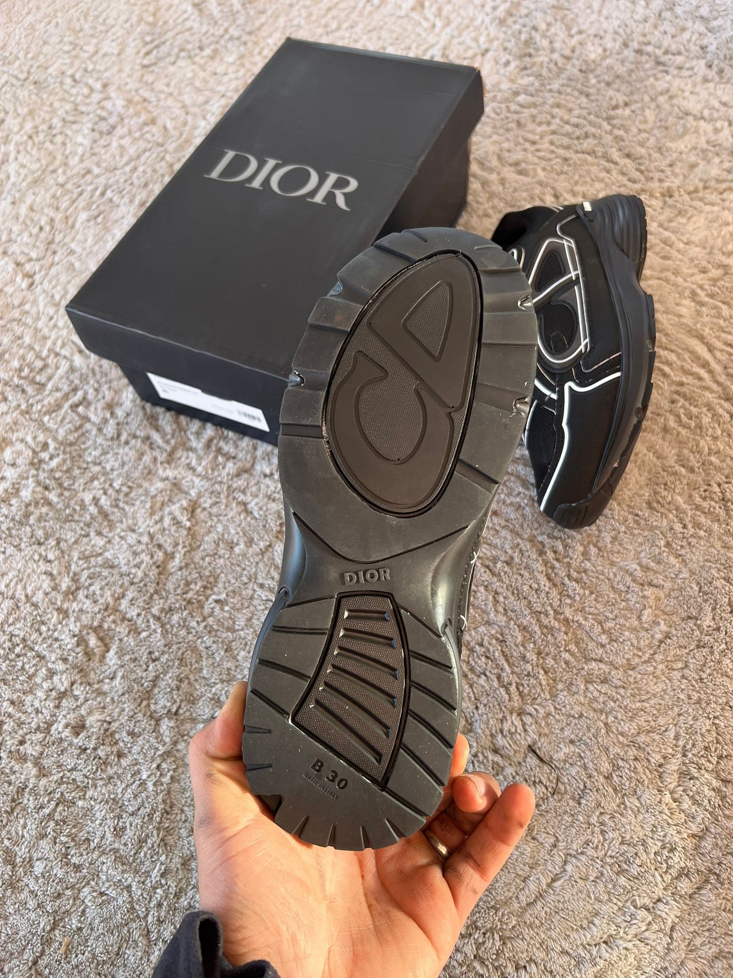 Dior B30 negras detalles blancos