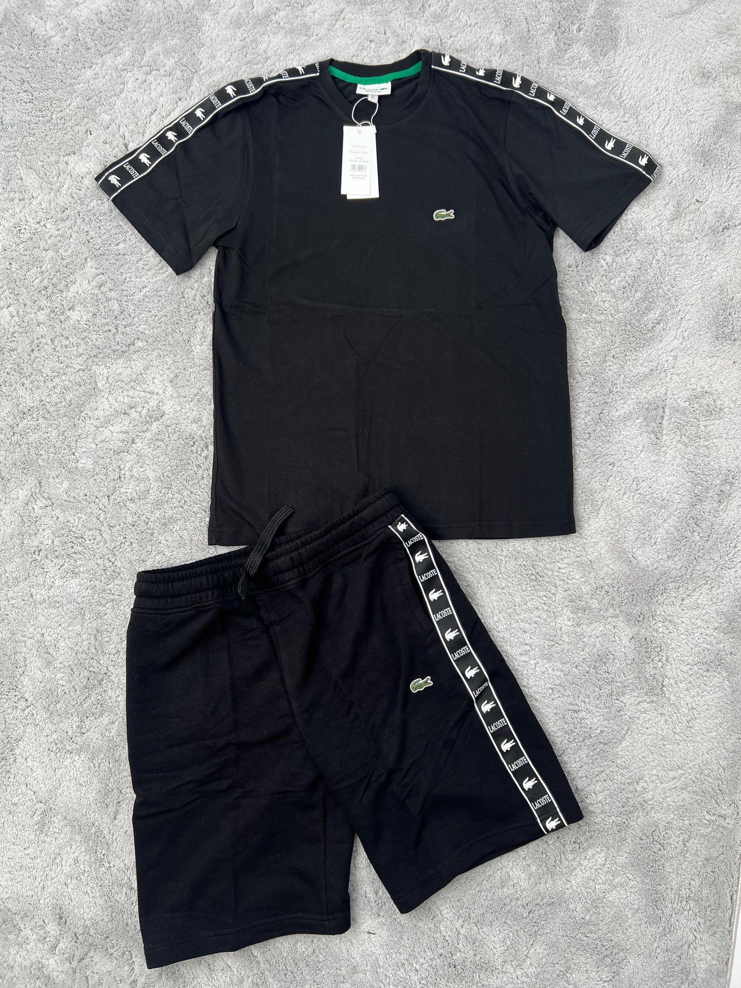 Conjunto corto lacoste negro logo verde lineas blancas