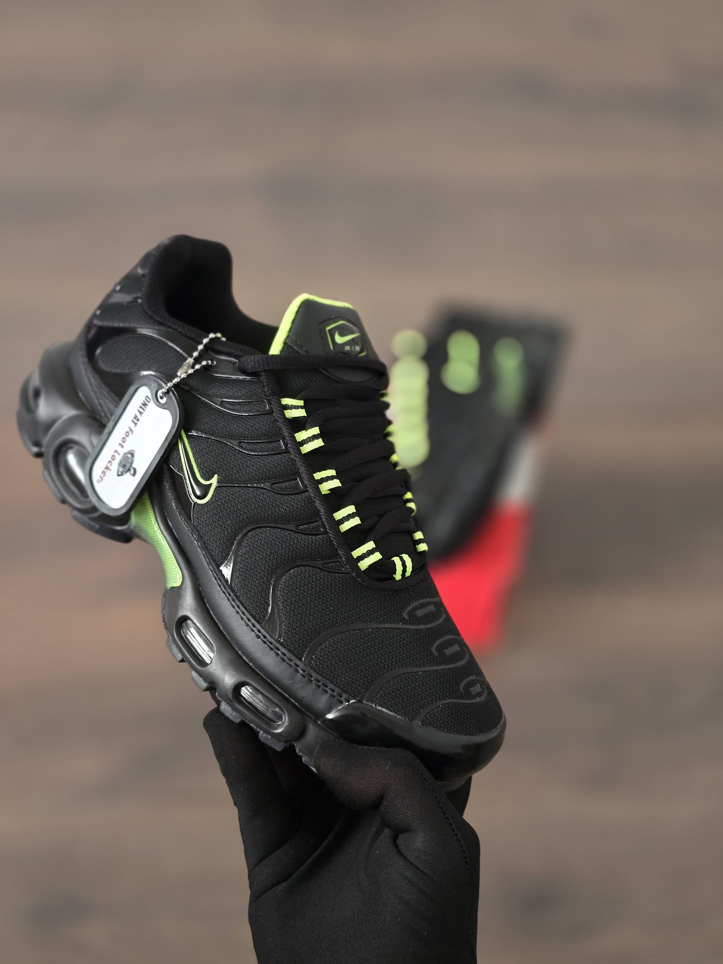 Tn negra logo verde