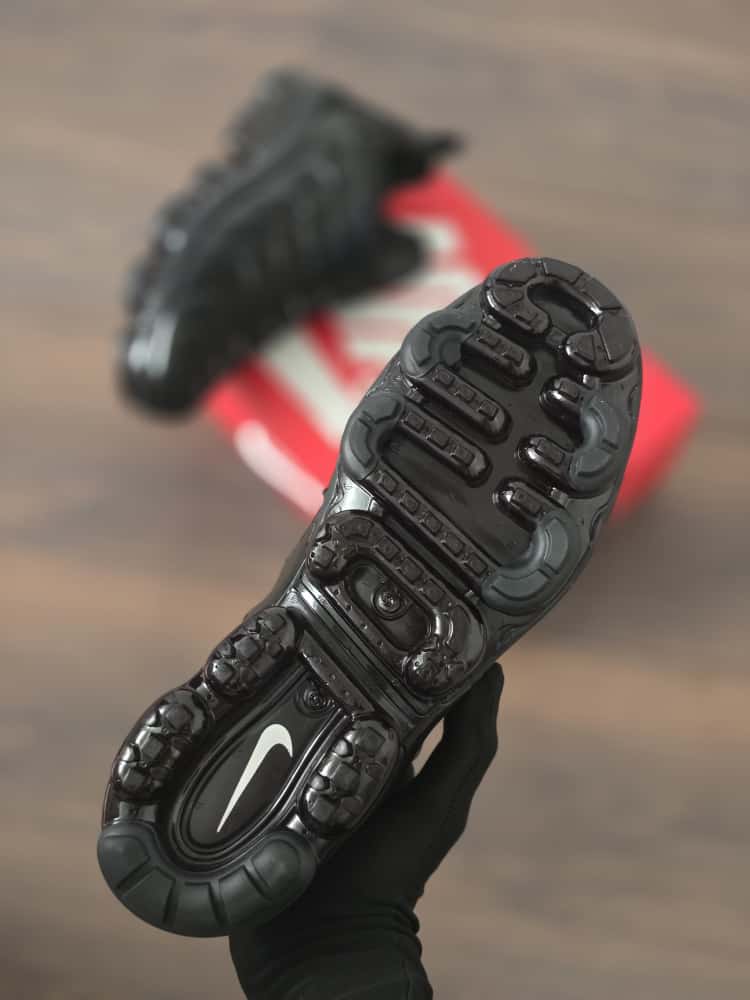Vapormax plus negra