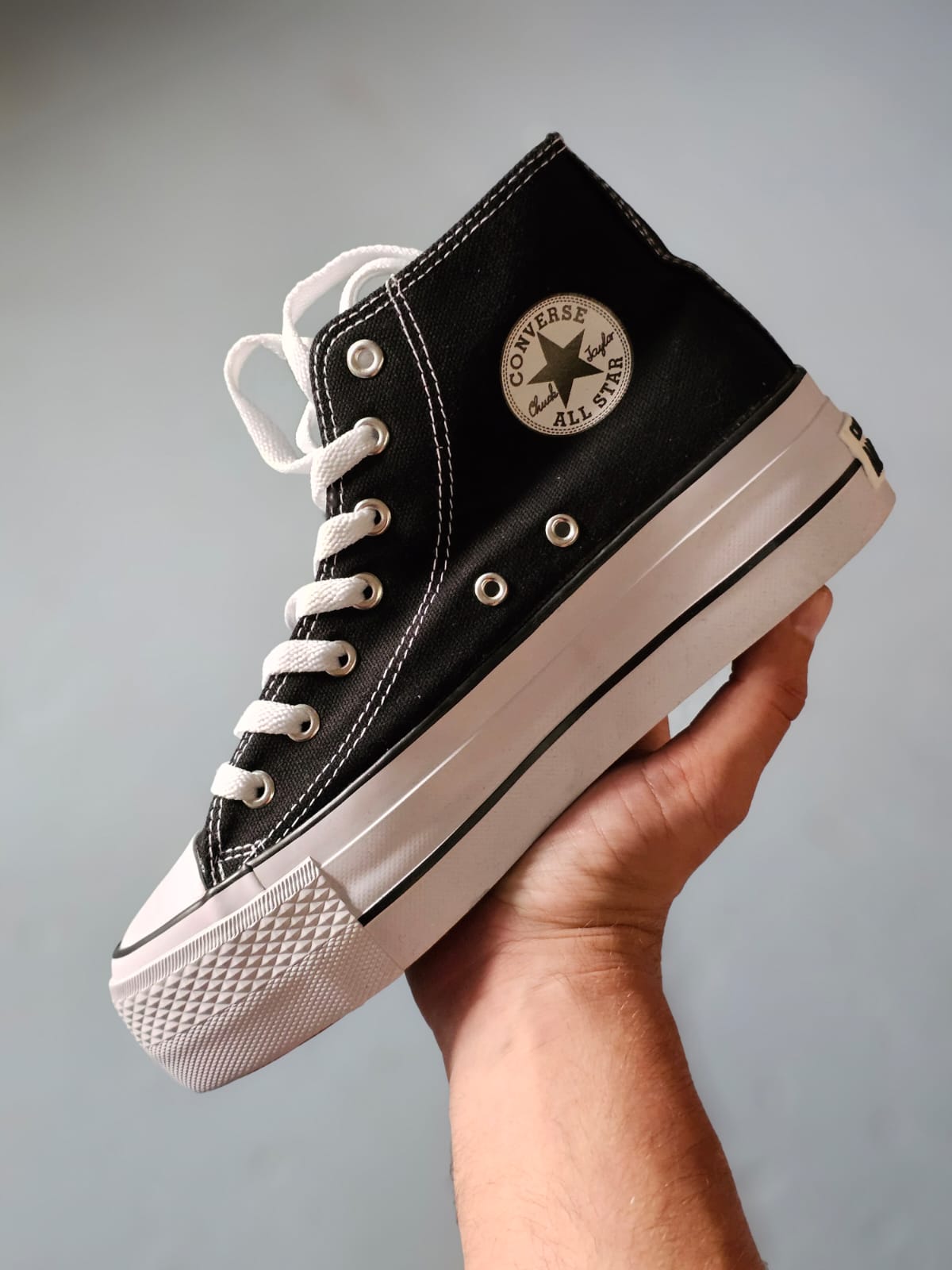 Converse bota negra costura blanca polipiel