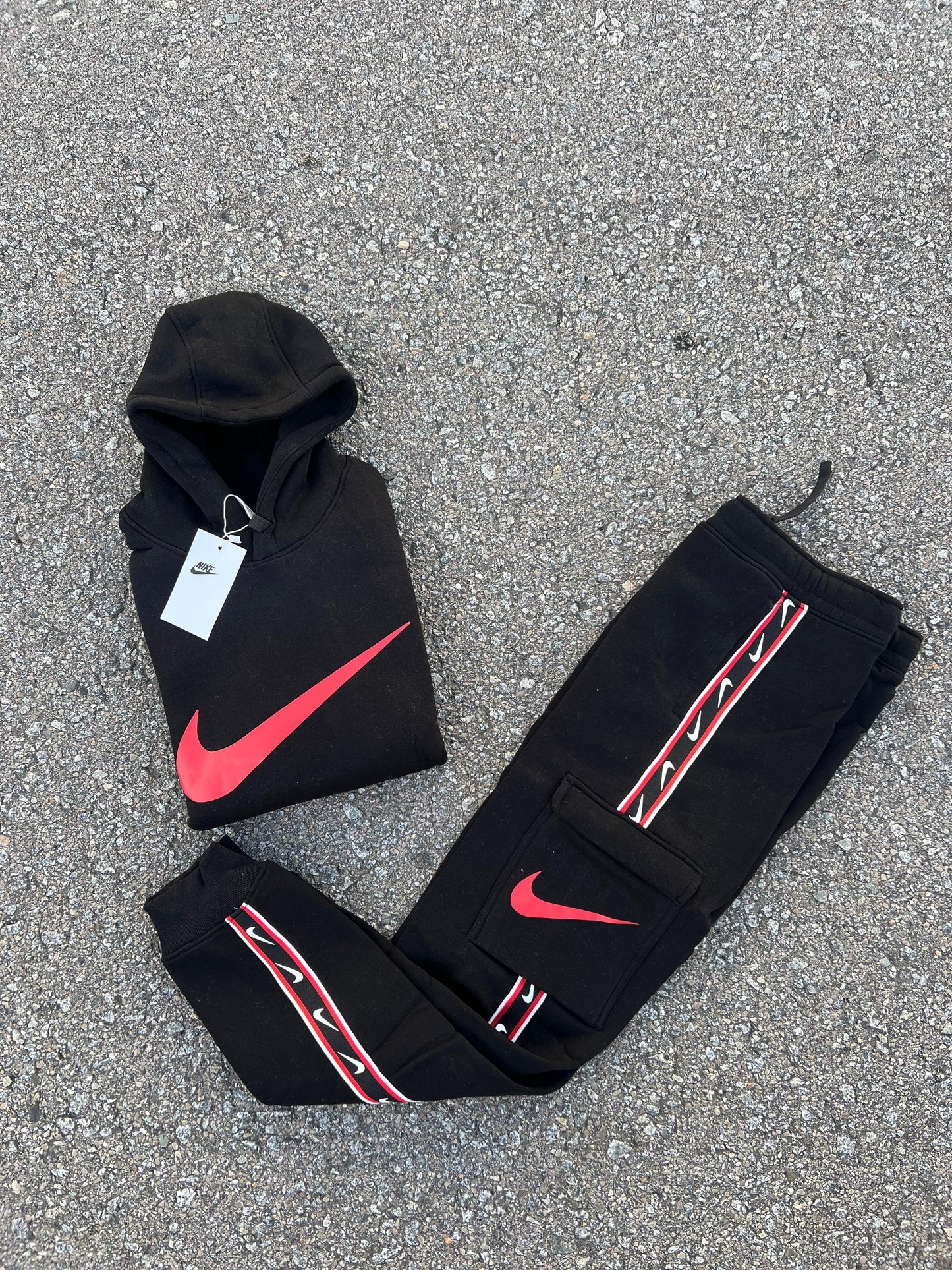 Chandal nike negro logo rojo linea rojas