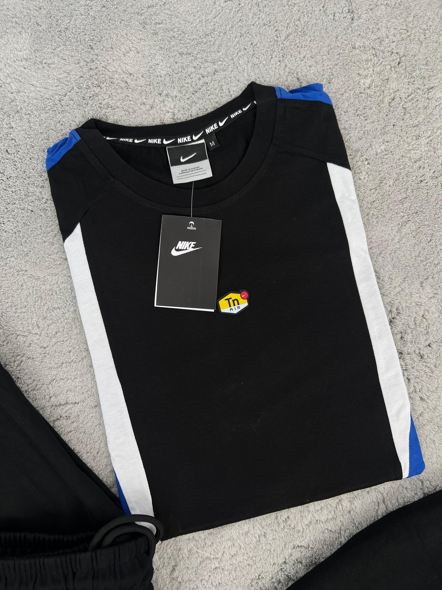 Conjunto corto nike tn negro y azul logo amarillo y negro