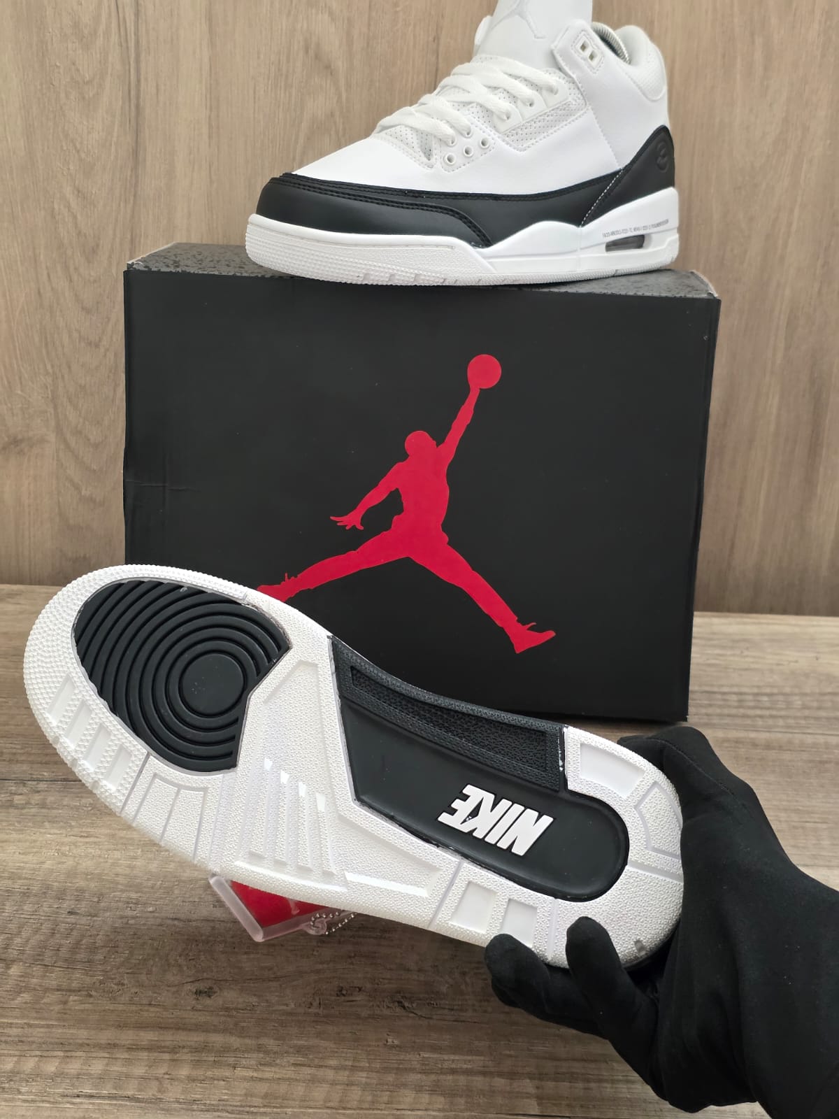 Jordan 3 negra blanca