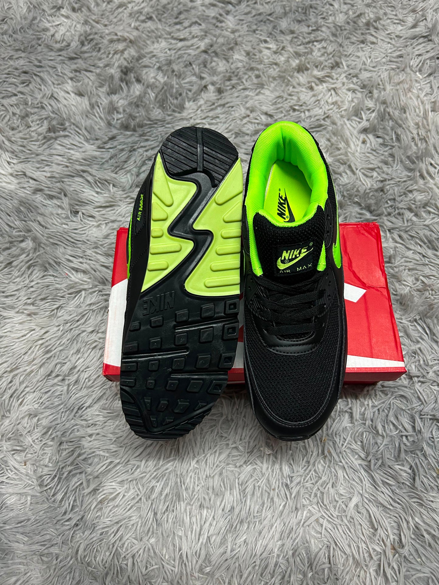 AIR MAX 90 negras logo verde