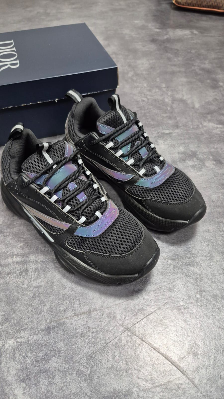 Dior b22 negras logo multicolor