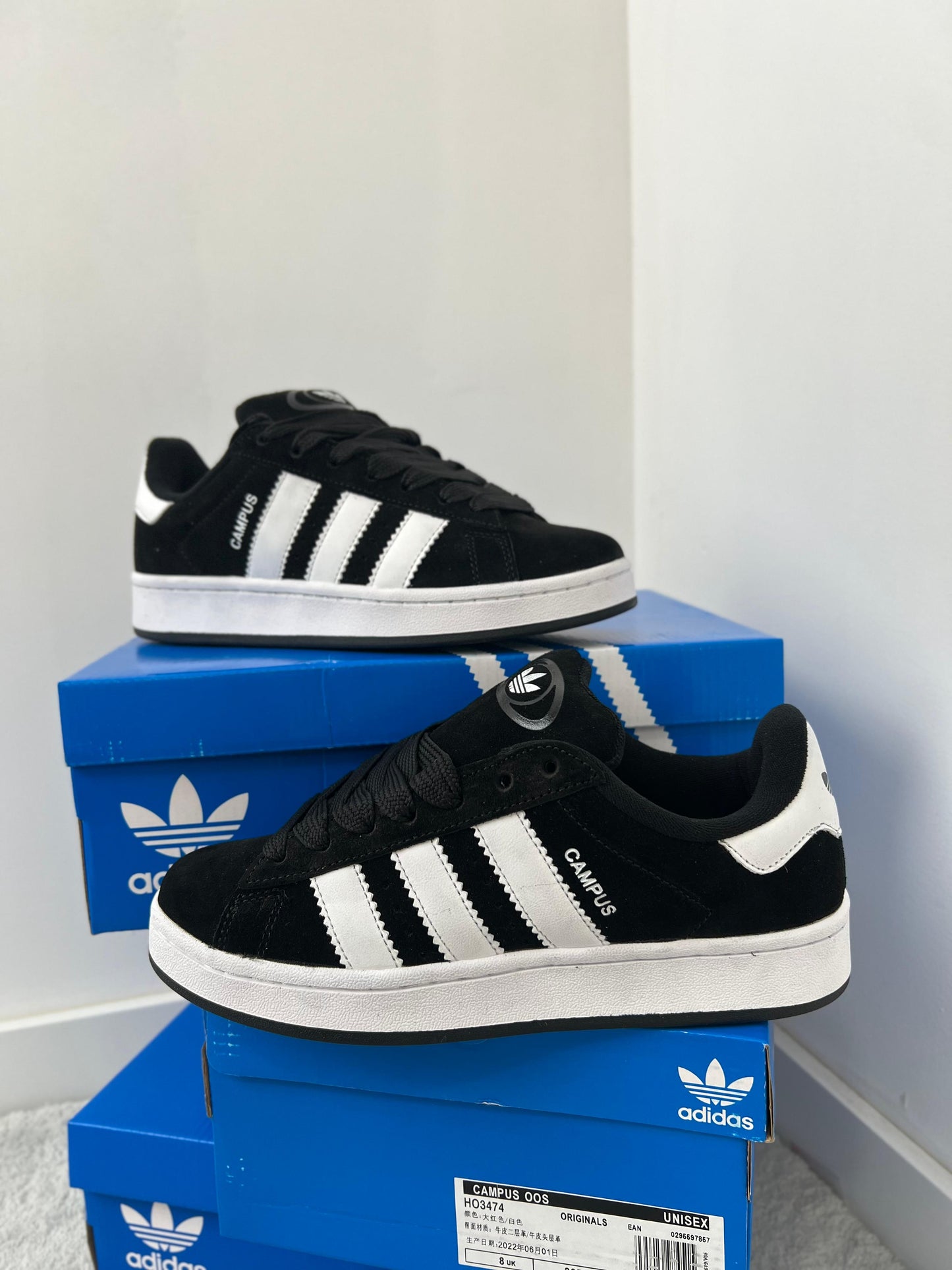 Adidas campus negro logo blanco