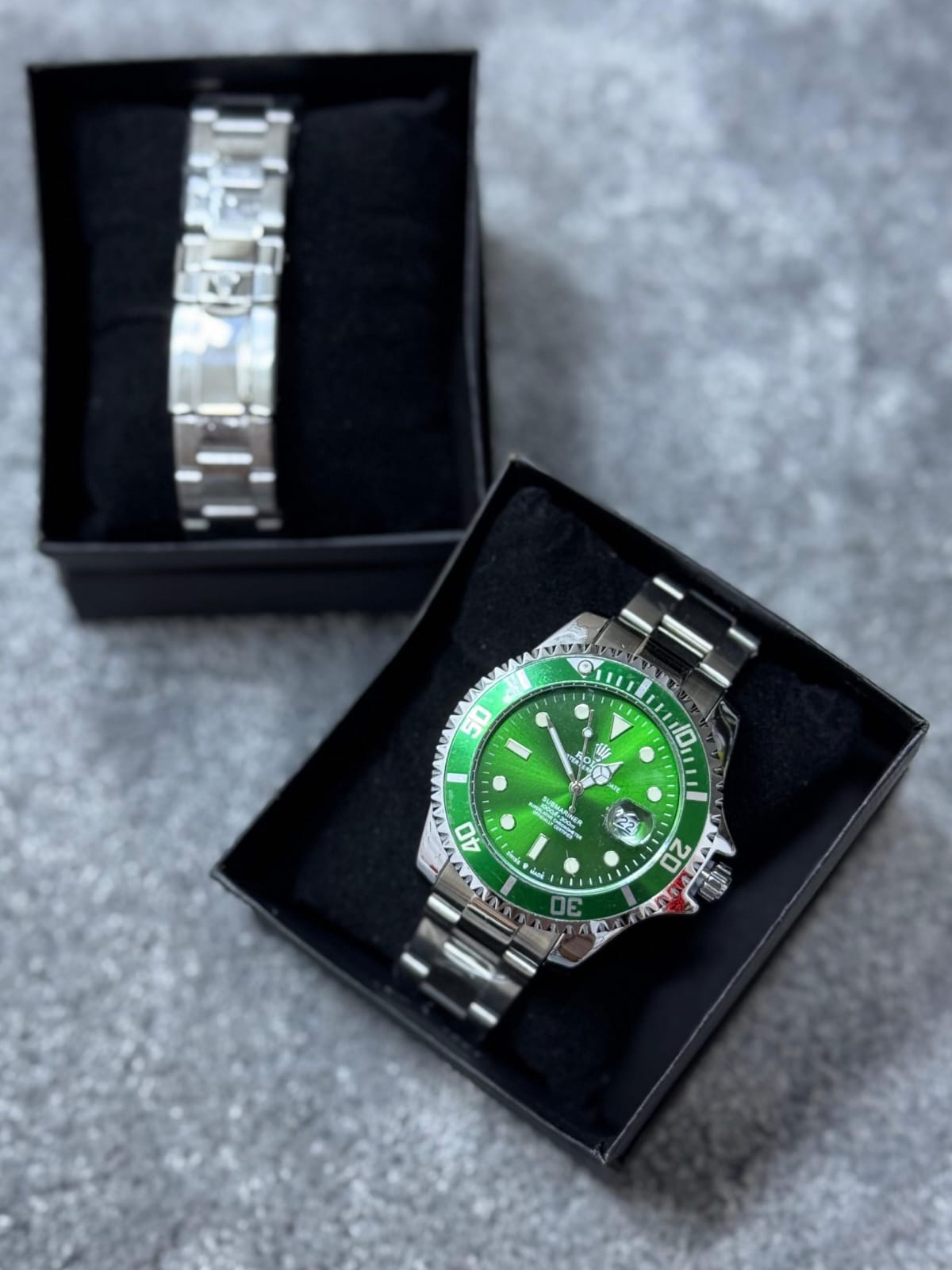 Reloj Rolex plateado y verde