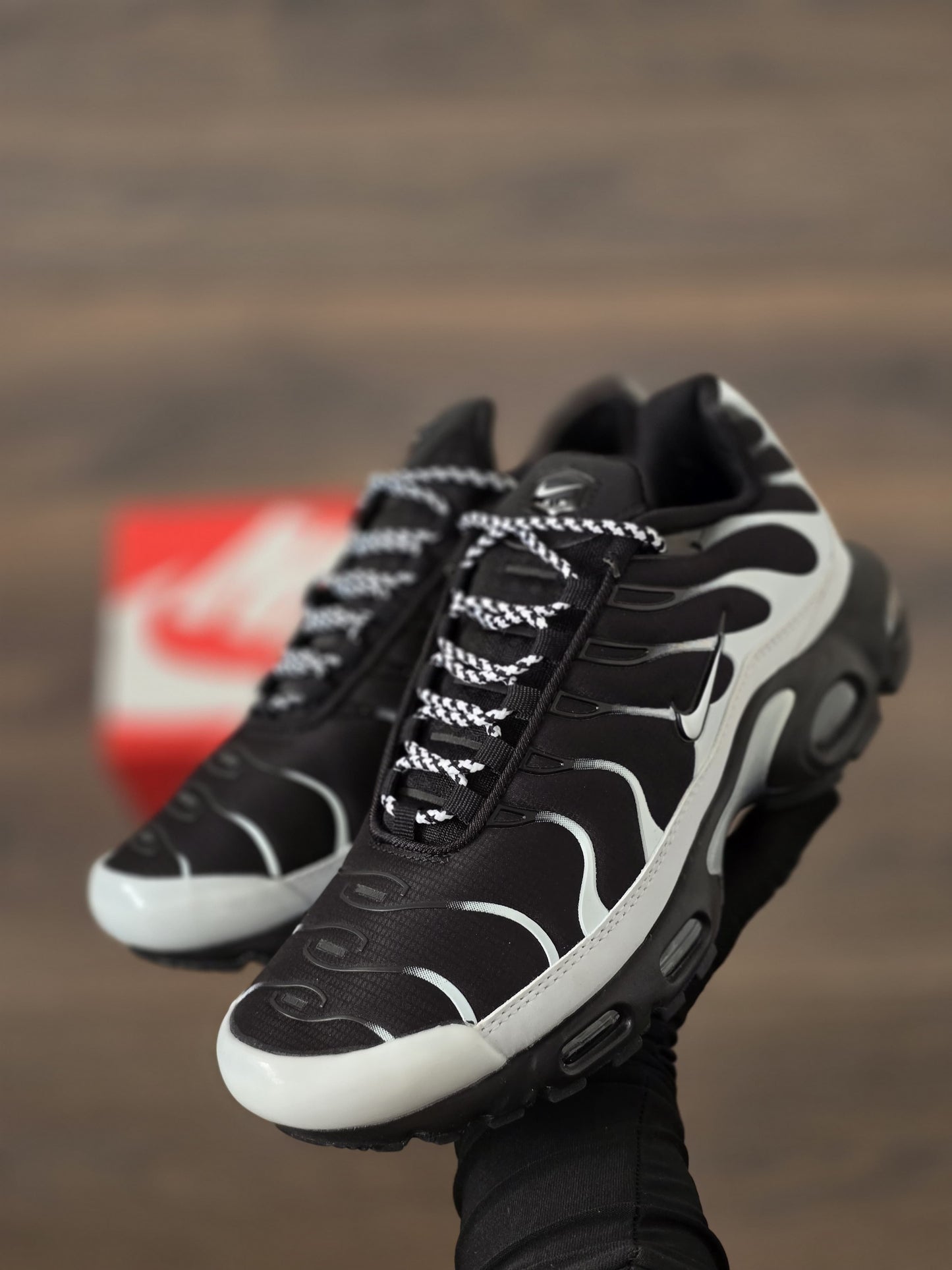 Tn negra blanca cordones oreo