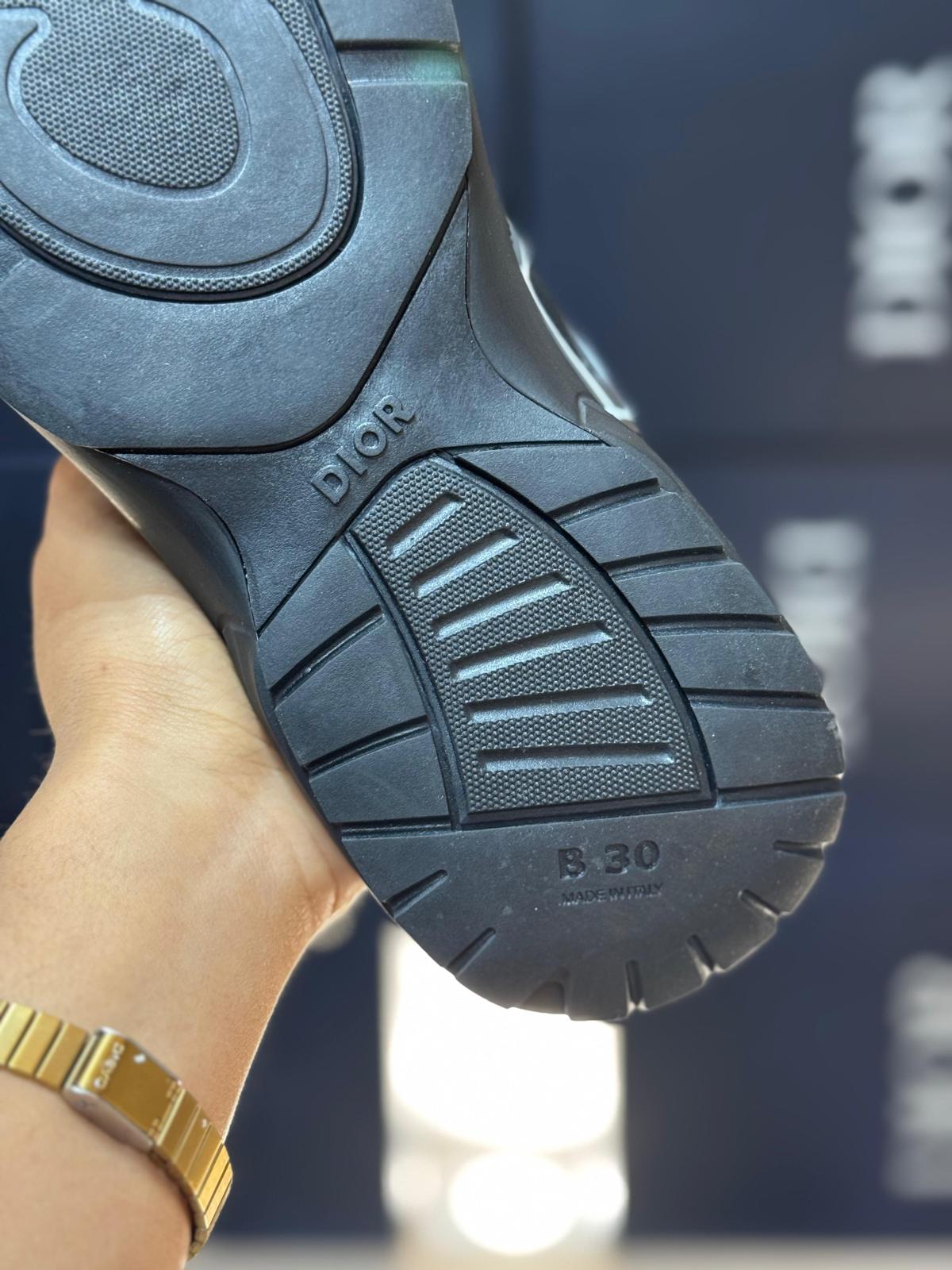 Dior b30 negras logo gris detalles blancos