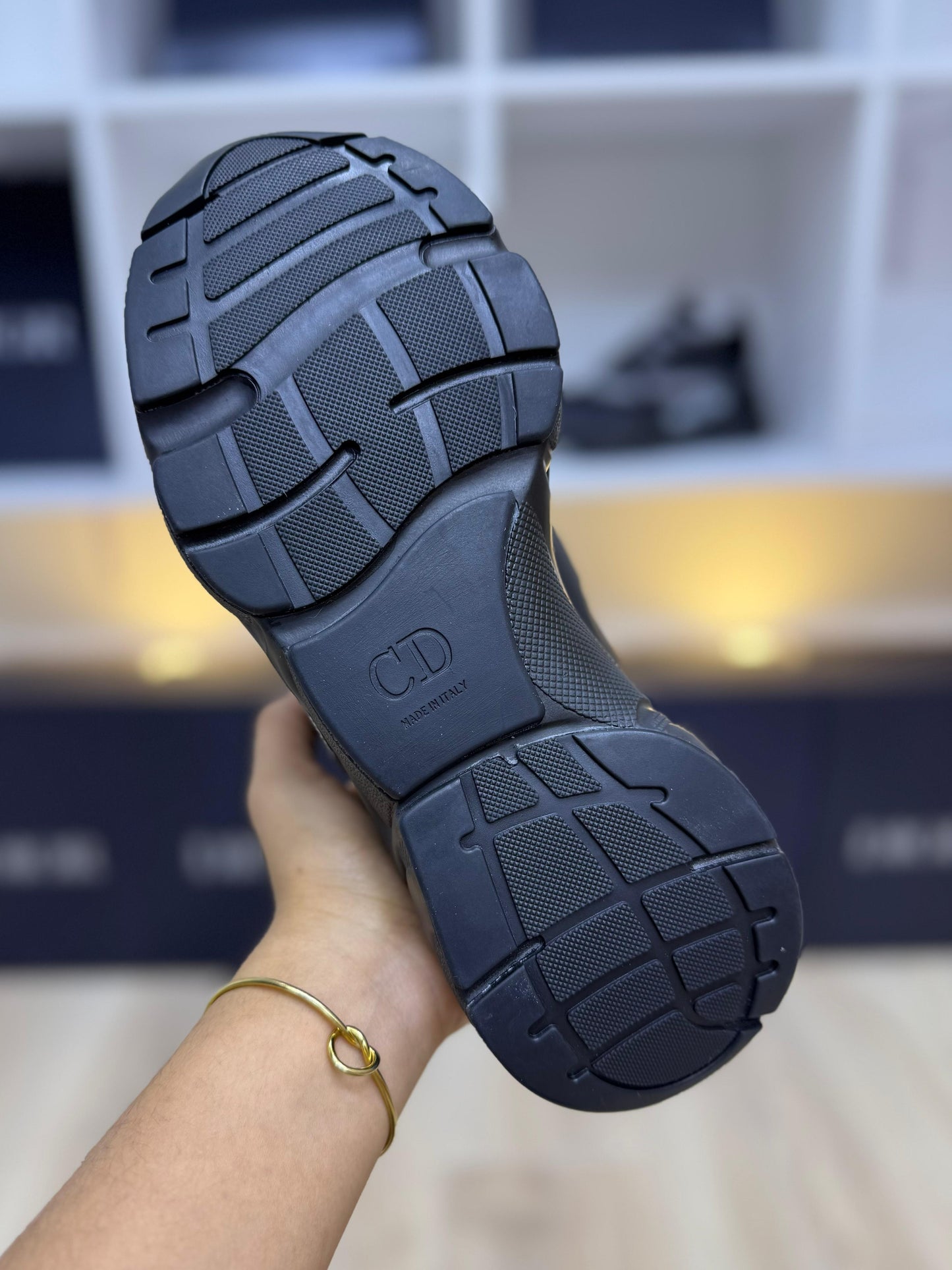 Dior B22 negra detalles grises