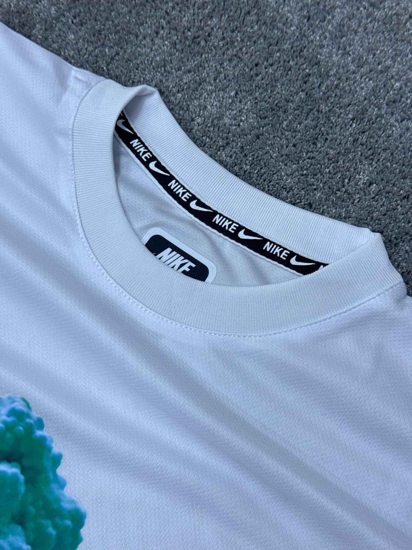 Conjunto corto nike blanco logo negro detalles humos