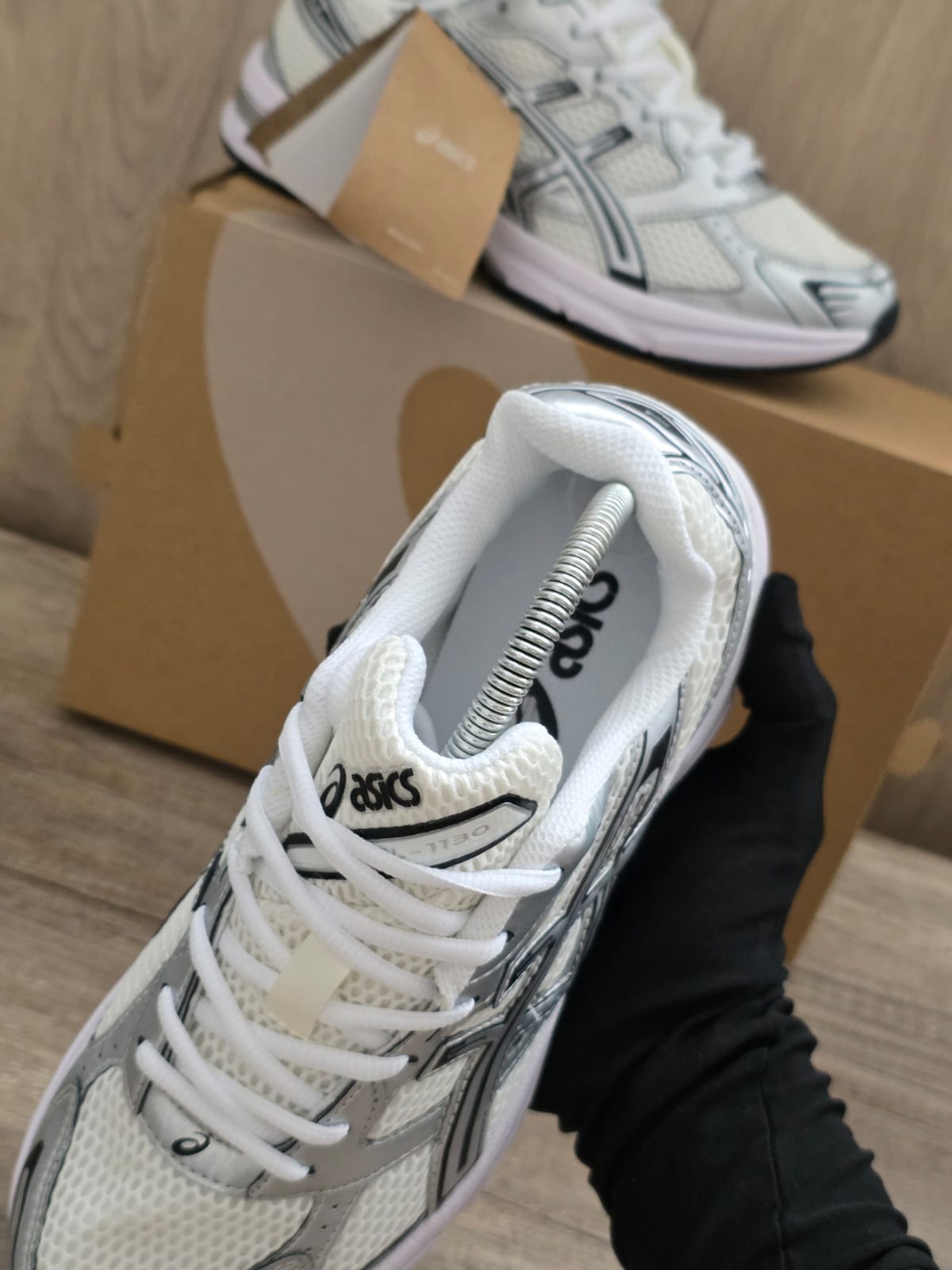 Asics blanca plata