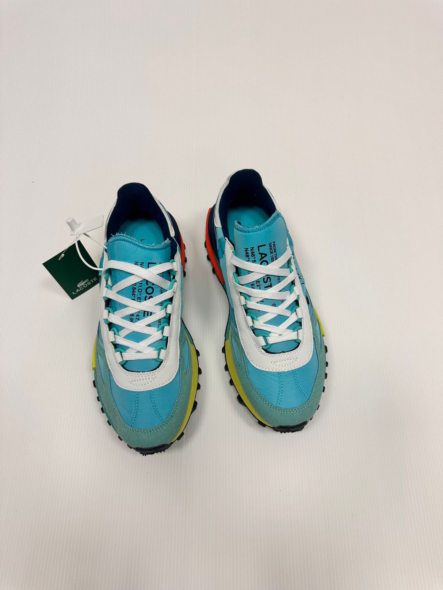 Zapatillas Lacoste azul detalles naranjas y amarillas