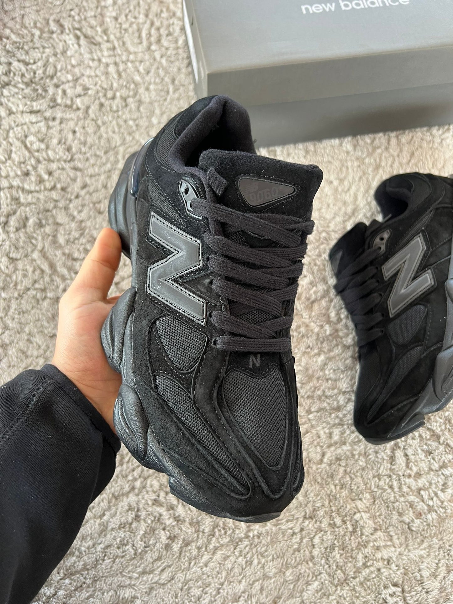 New Balance 9060 negras