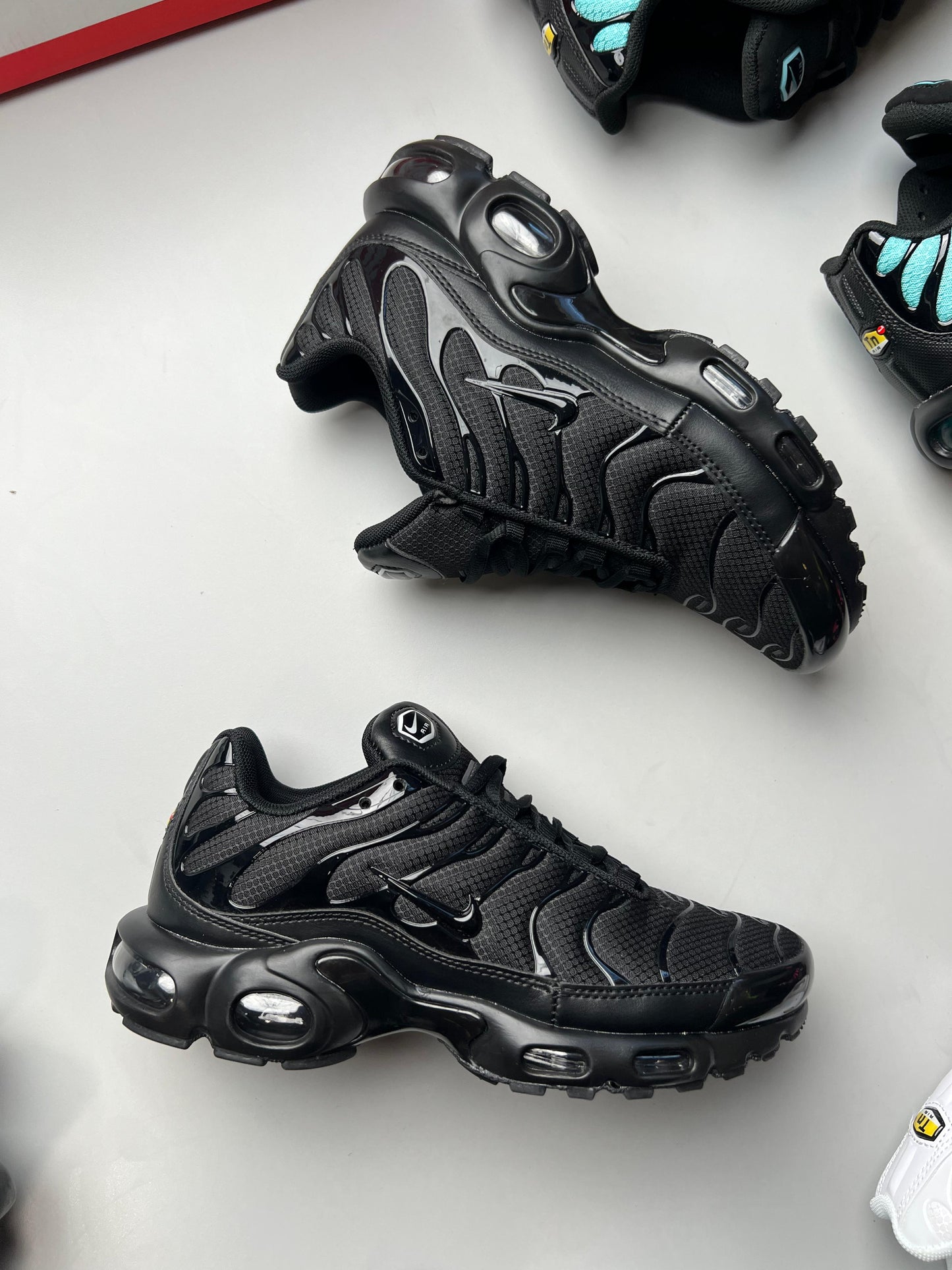 NIKE TN NEGRAS