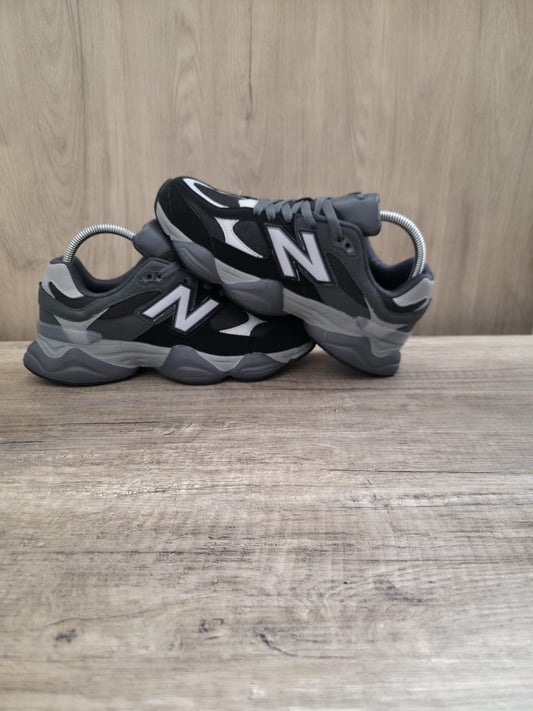 New balance 9060 negra toques blancos