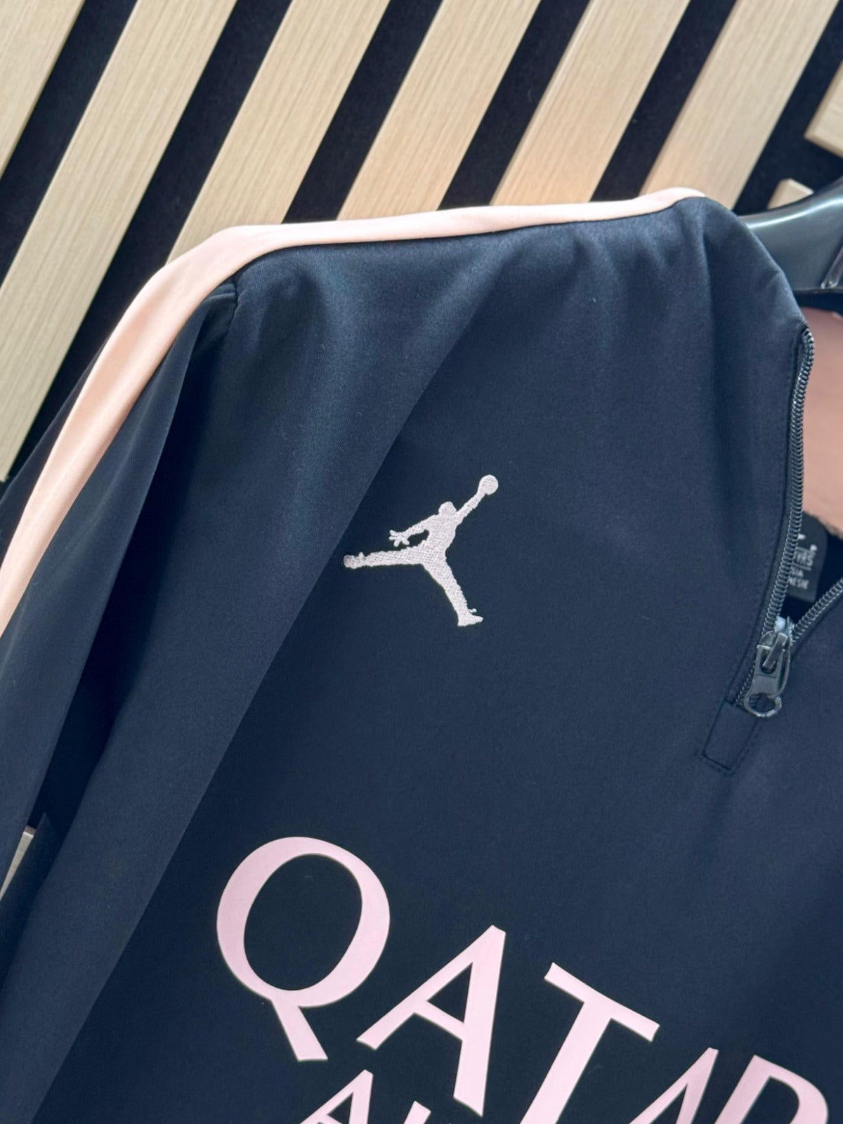 Chandal PSG x Jordan negro y rosa