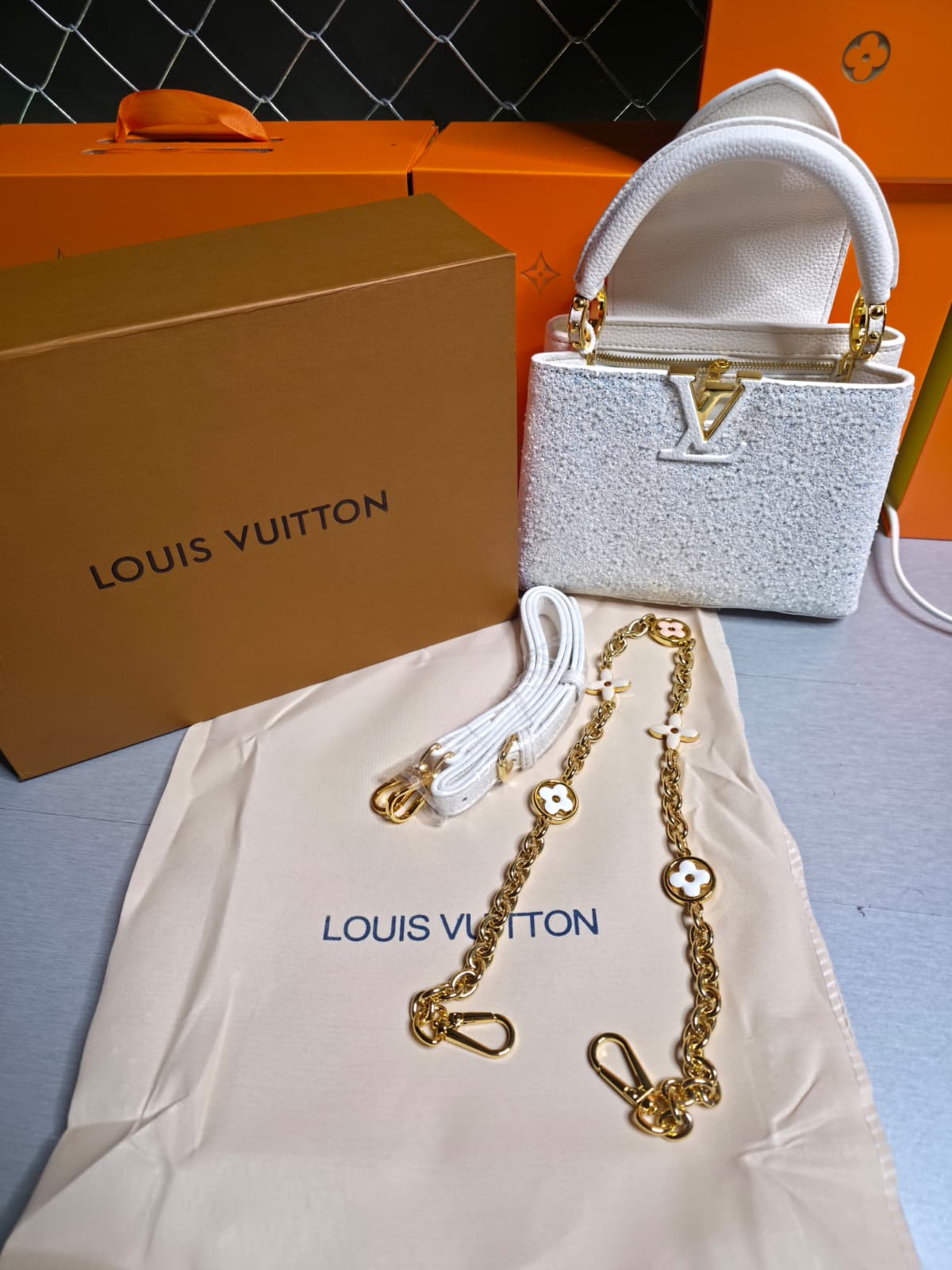 Bolso LV dorado y blanca
