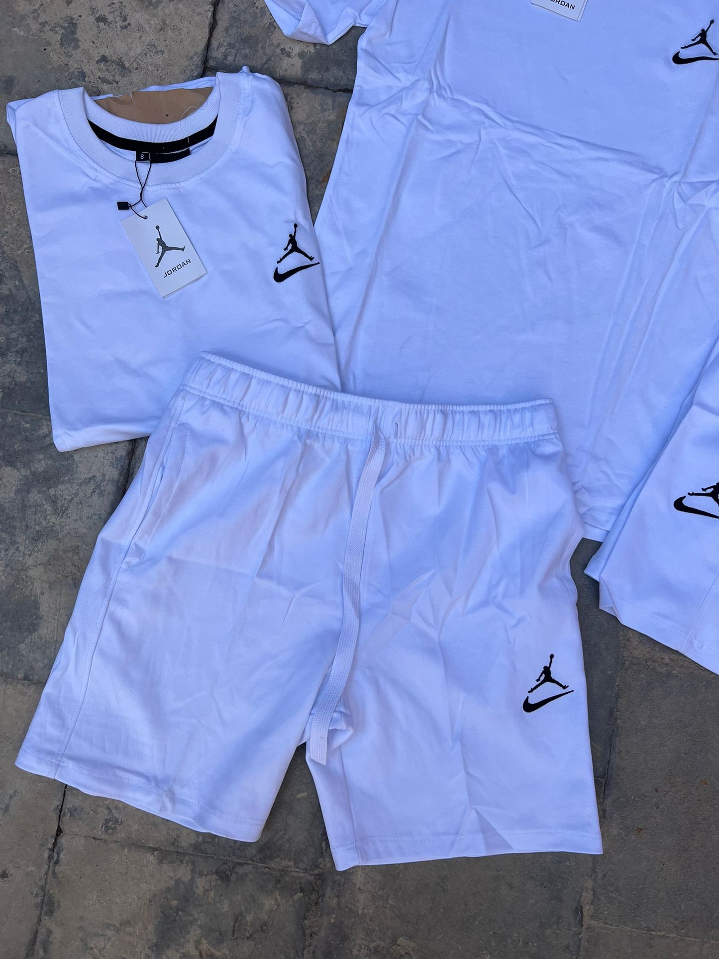 Conjunto corto jordan blanco logo negro