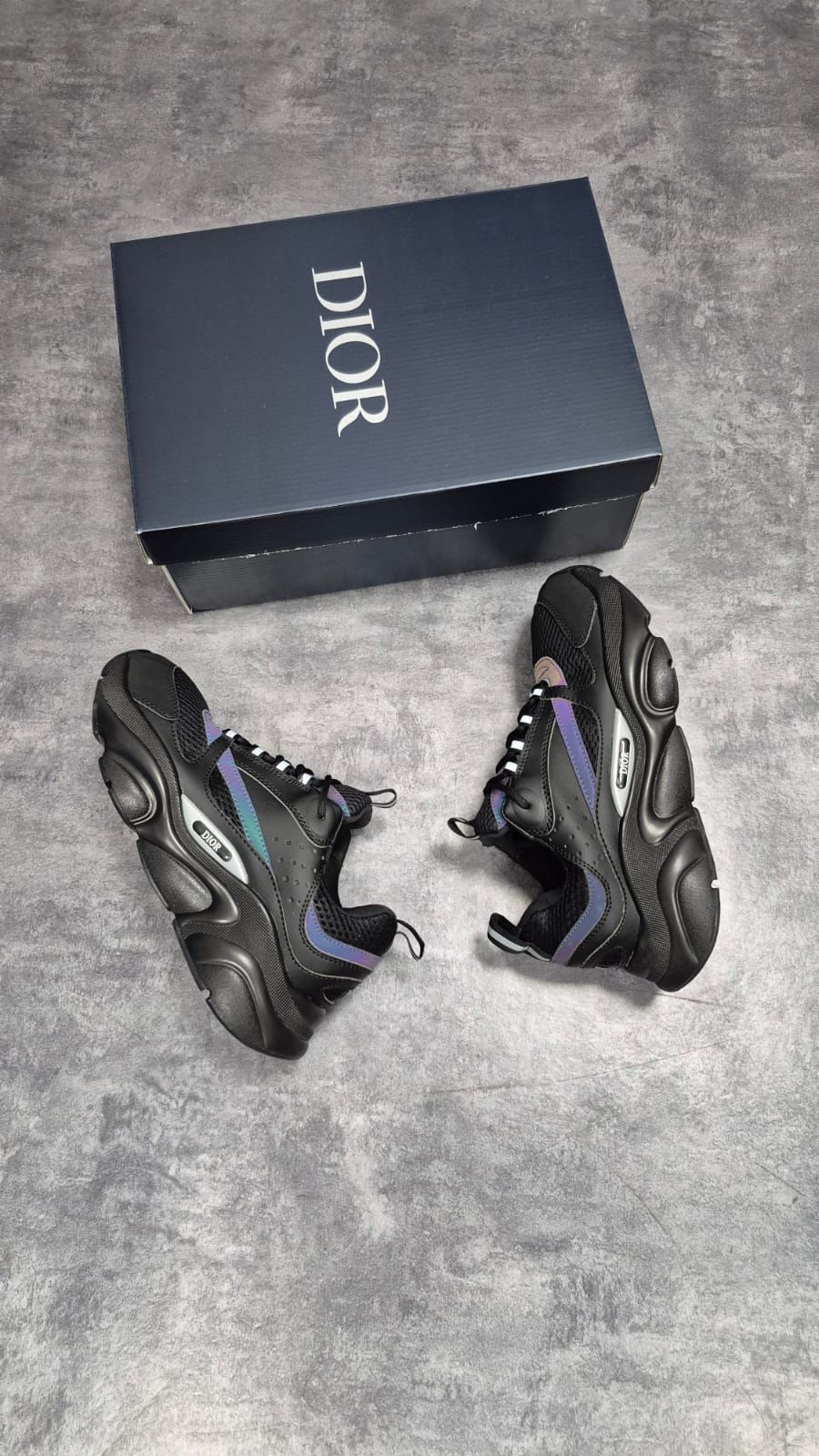 Dior b22 negras logo multicolor