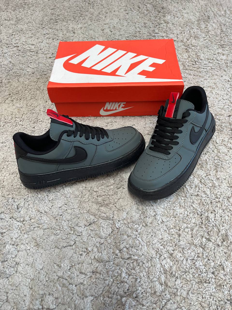 AIR FORCE GRIS SUELA NEGRA
