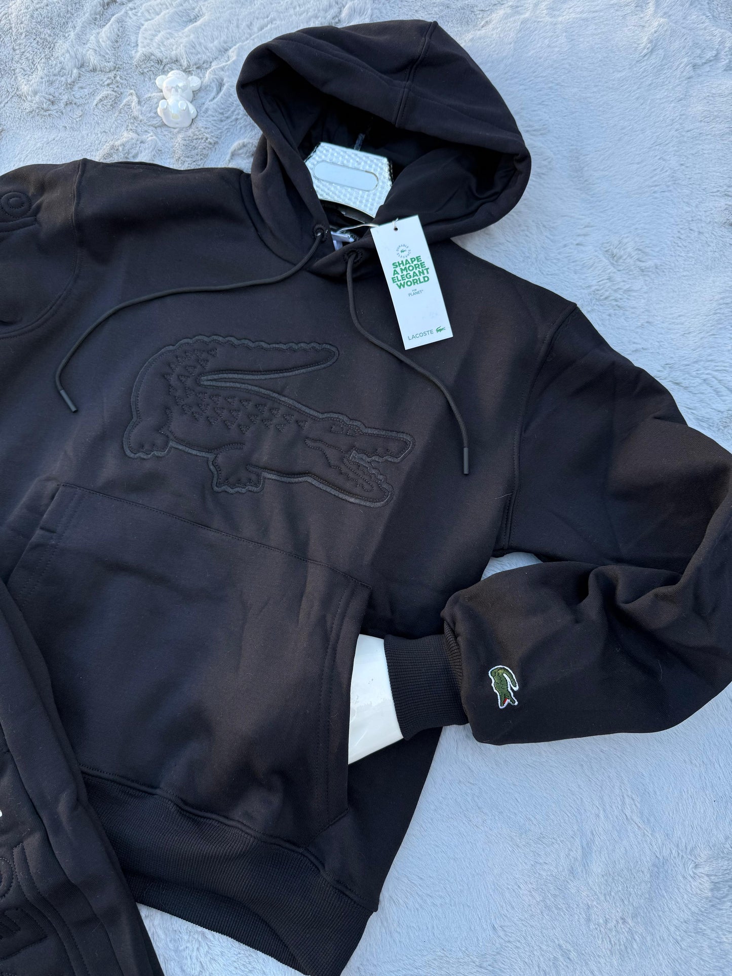 Chandal Lacoste negro logo en grande