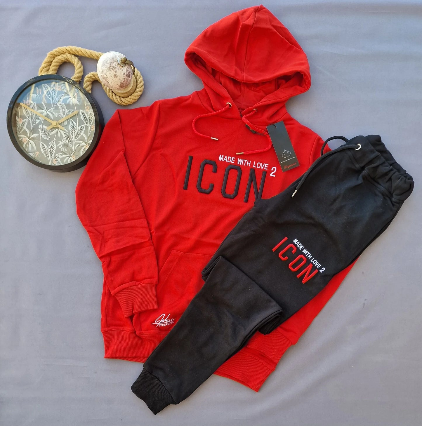 Chandal icon rojo logo negro detalles blancos