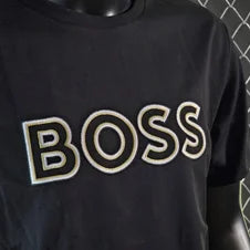 Camiseta hugo boss negro logo blanco contorno