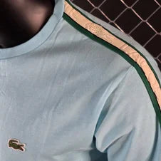 Camiseta lacoste azul claro logo verde linea verde y blanca