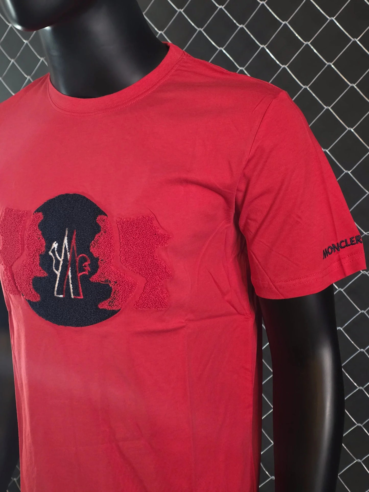 Camiseta Moncler roja logo tricolor