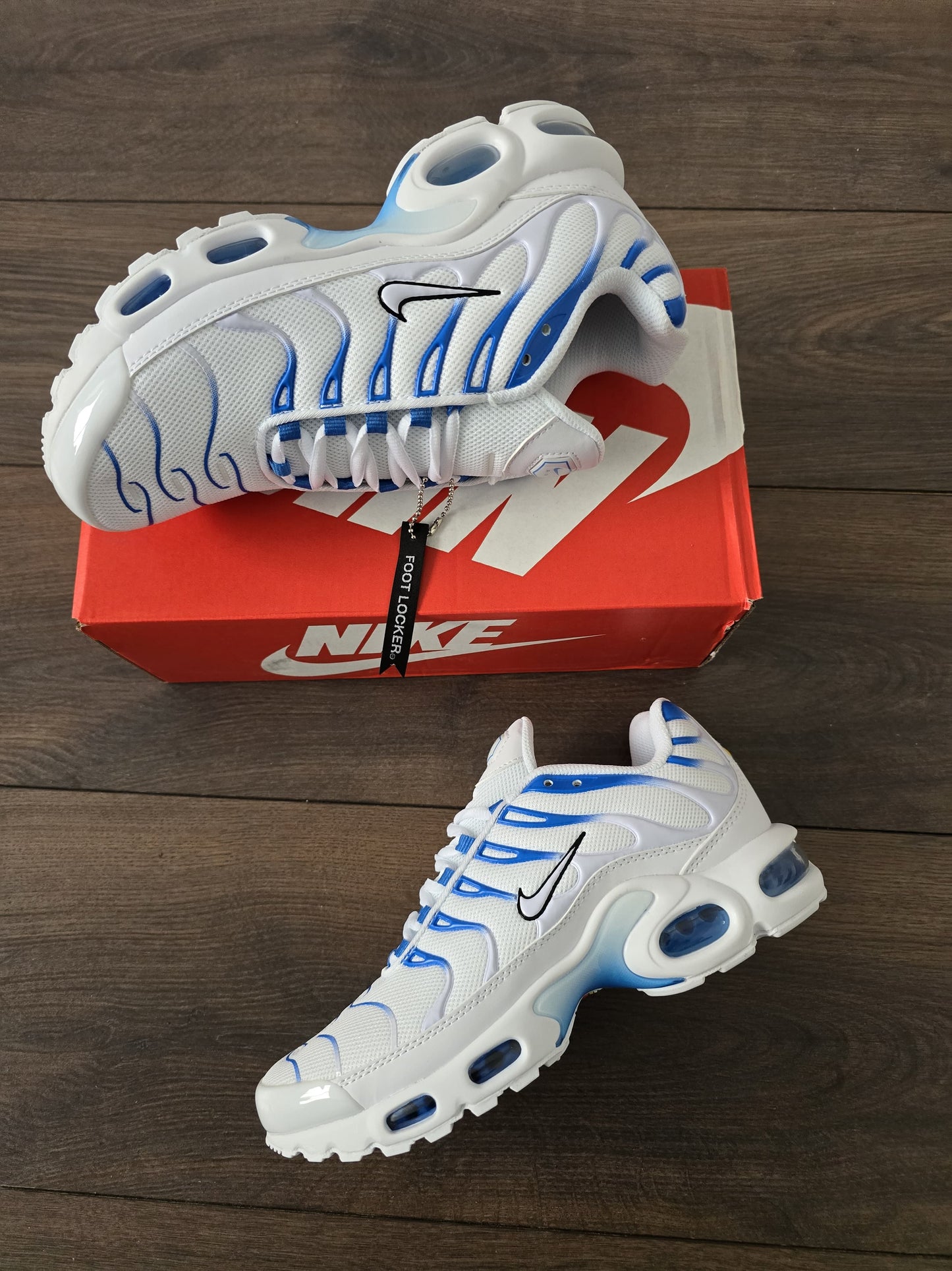 Tn blanca líneas azules