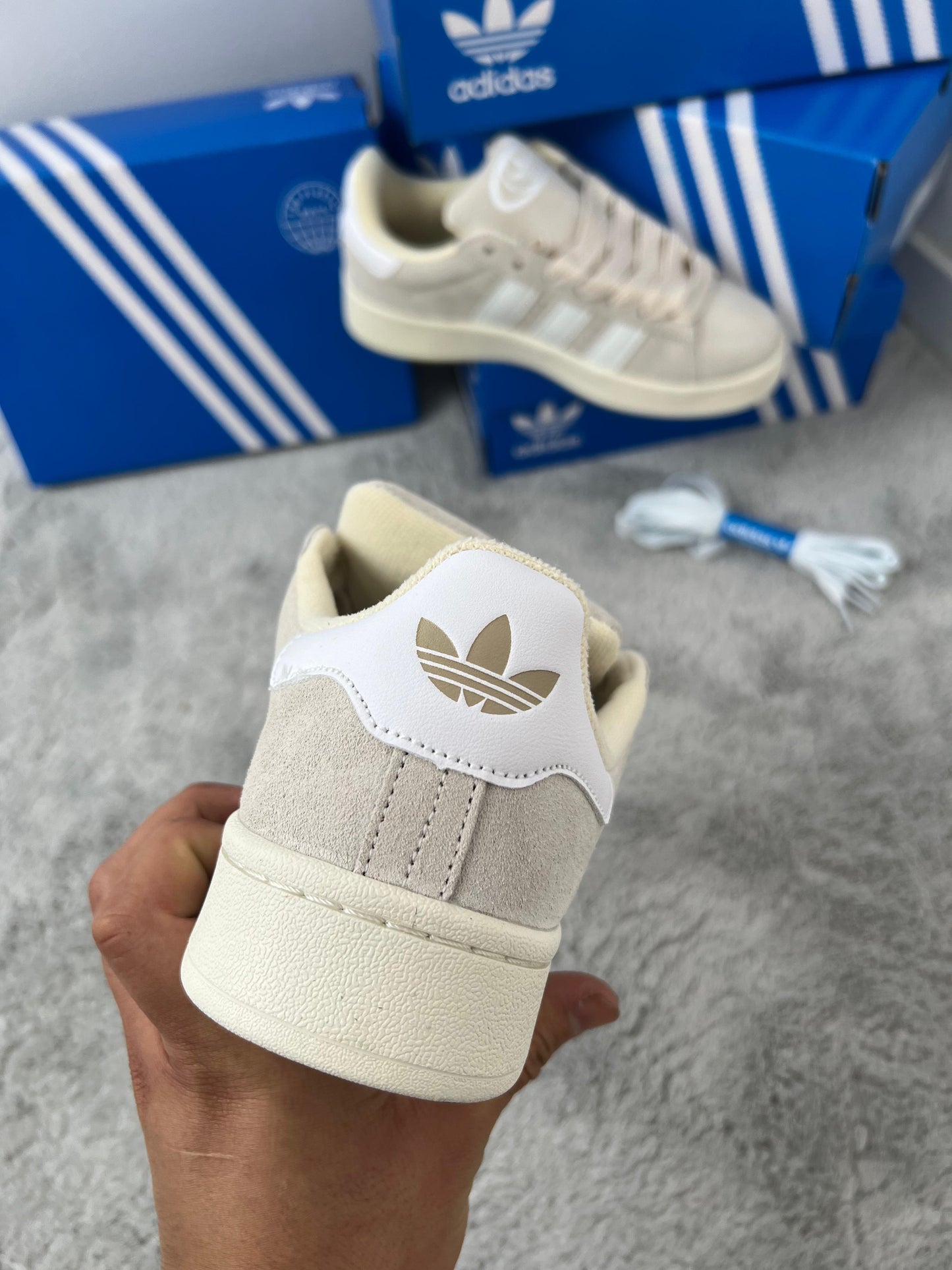 Adidas campus beige logo blanco
