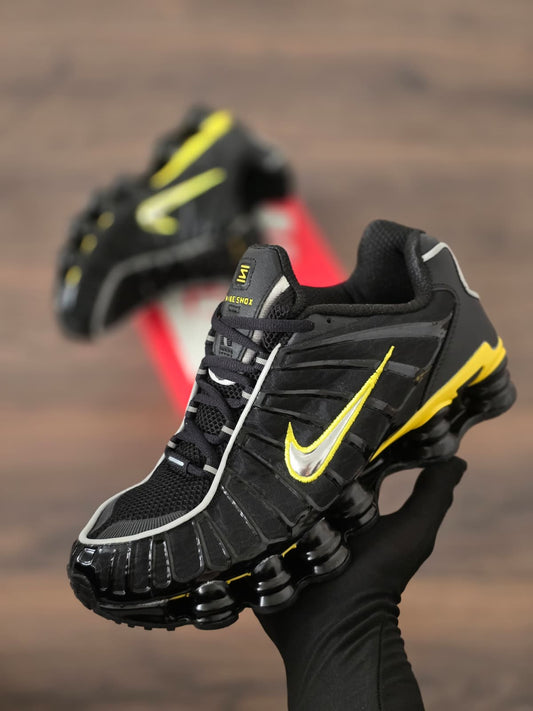 Shox negra logo amarillo