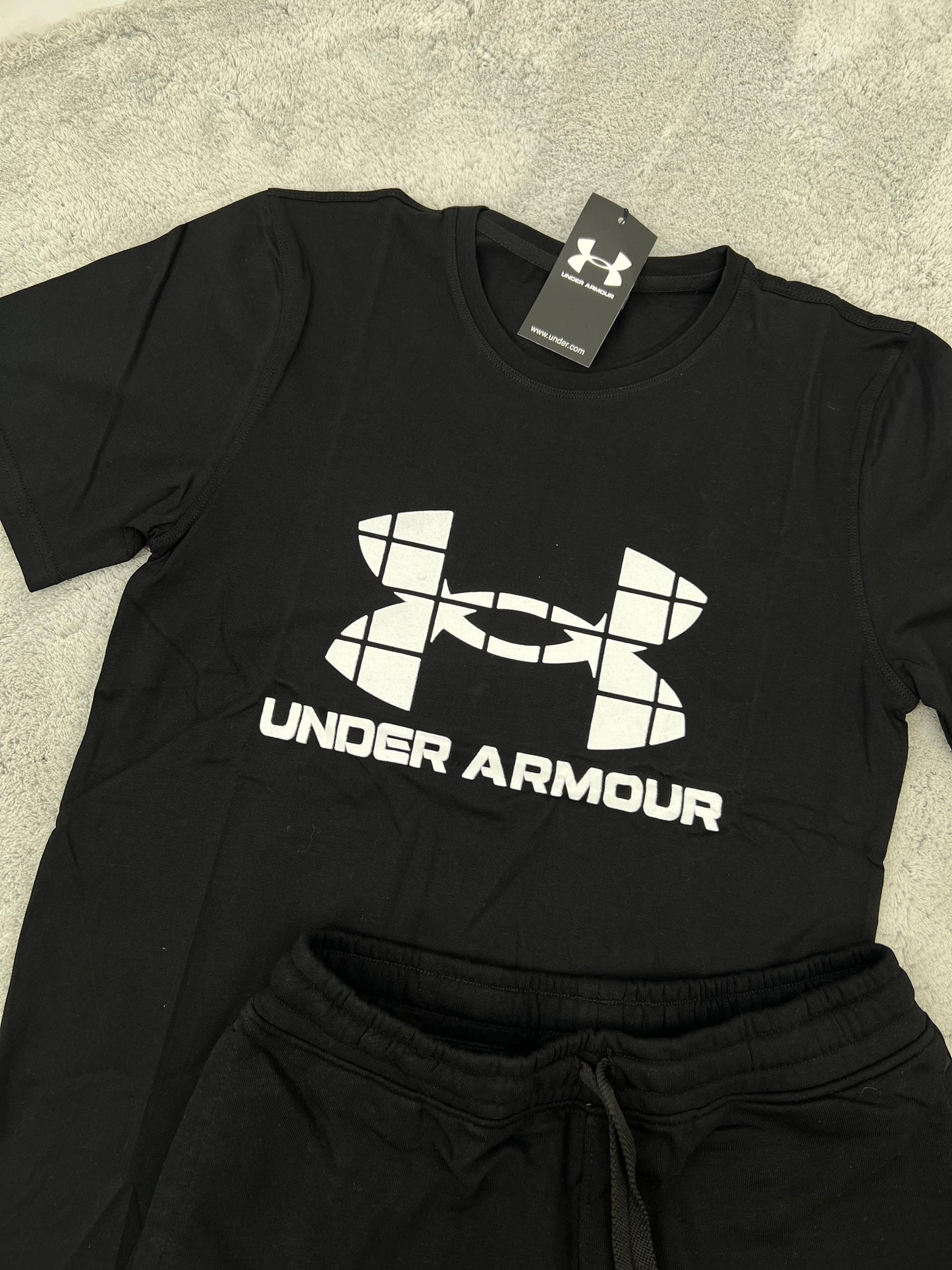 Conjunto Under Armour negra logo blanco