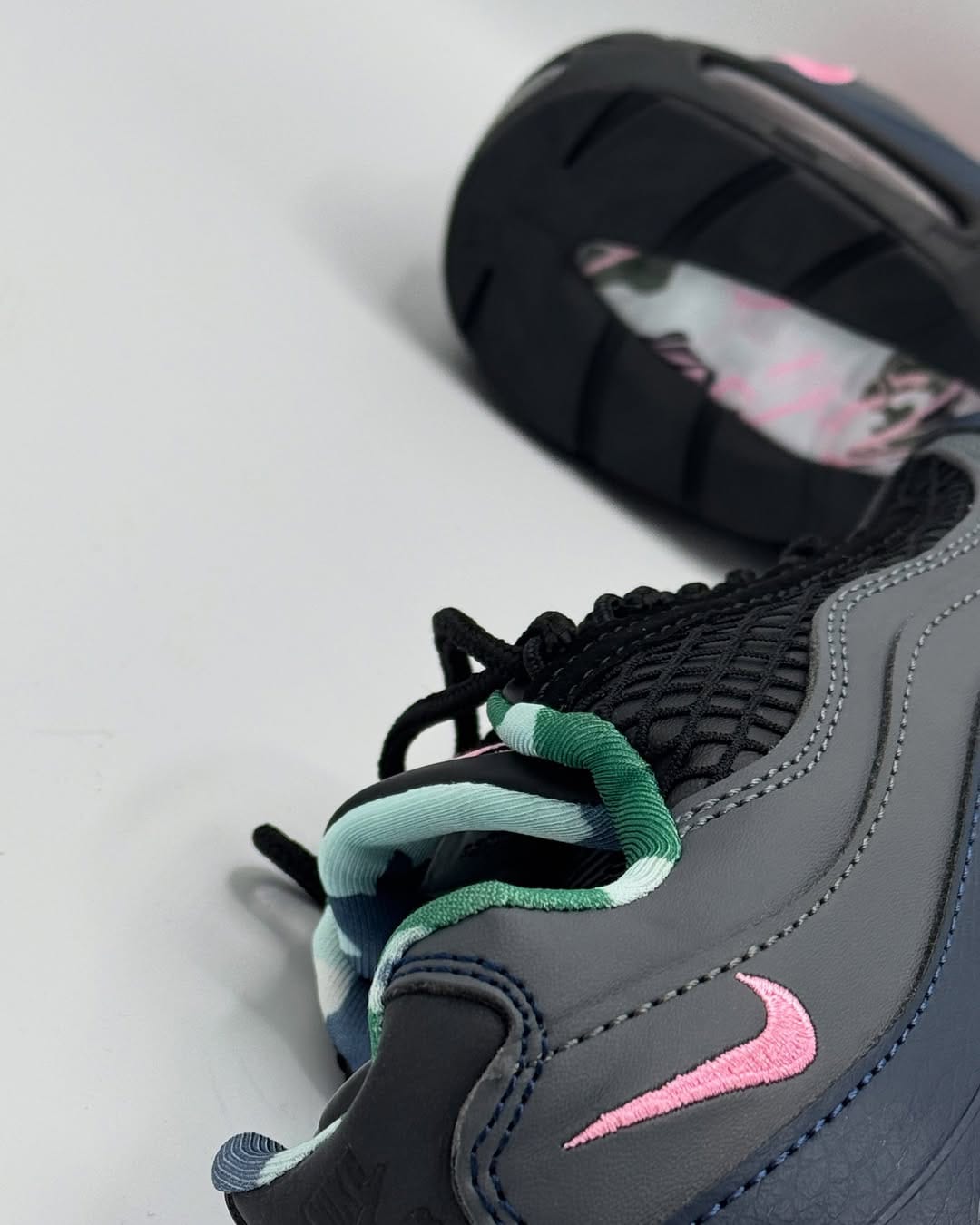 Air max 95 x Corteiz gris azul logo rosa