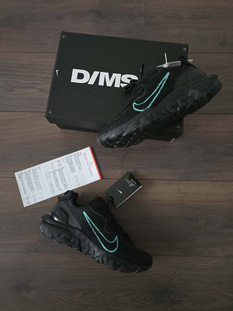 React negra logo azul