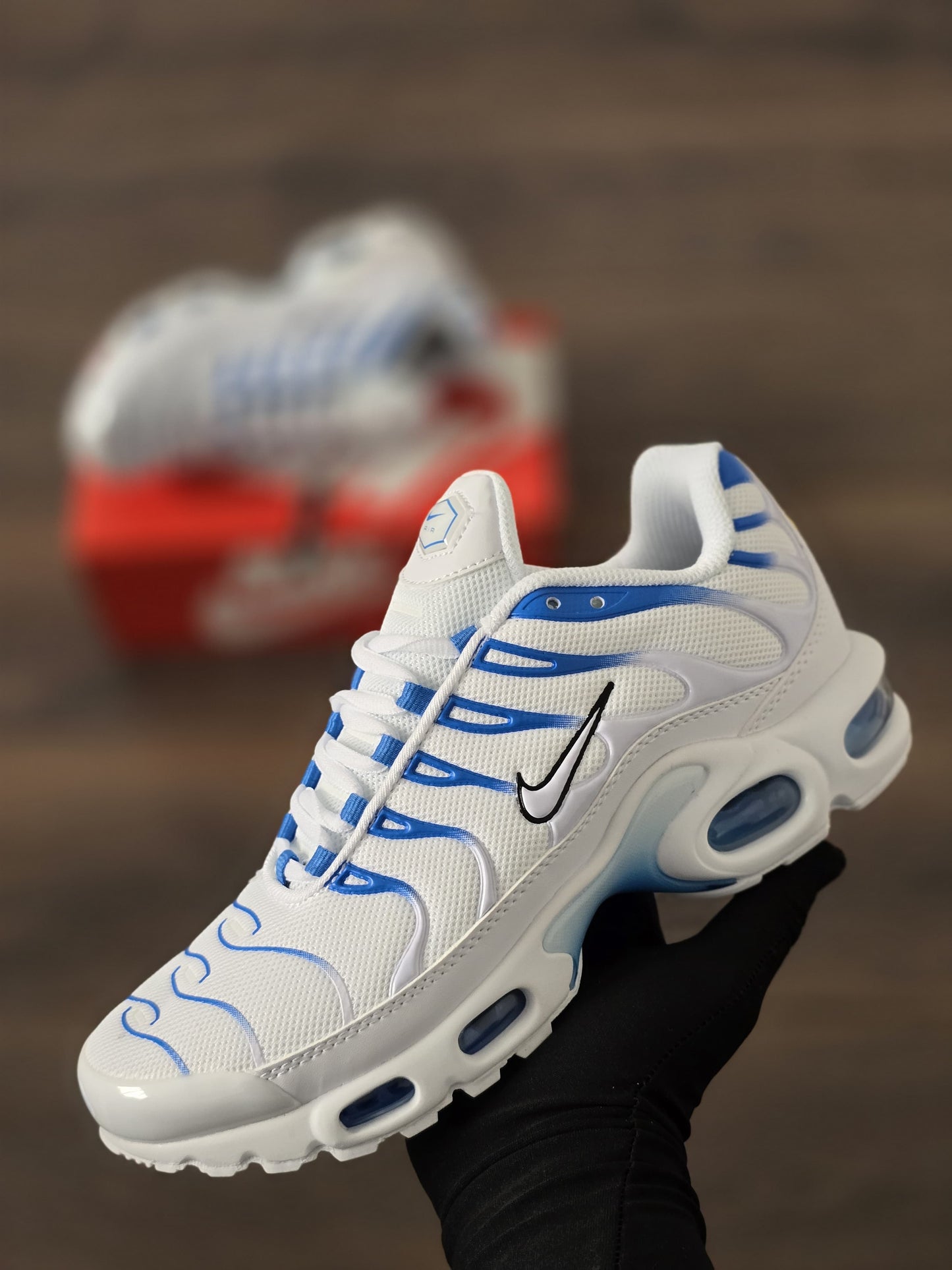 Tn blanca líneas azules