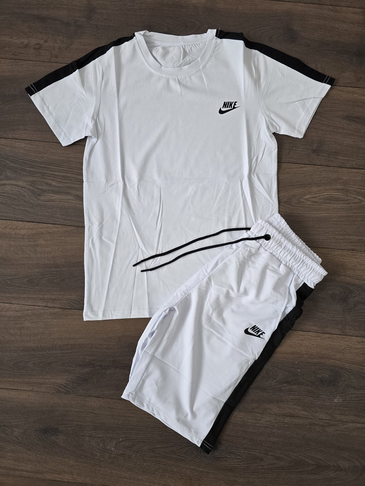Conjunto nike verano blanco laterales negro