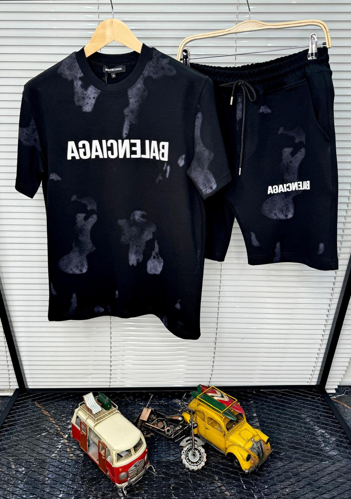 Conjunto BALENCIAGA negro y gris logo blanco