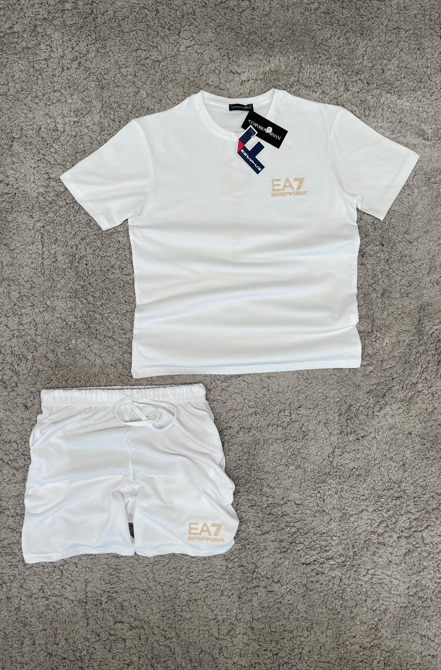 Conjunto armani blanco logo dorado