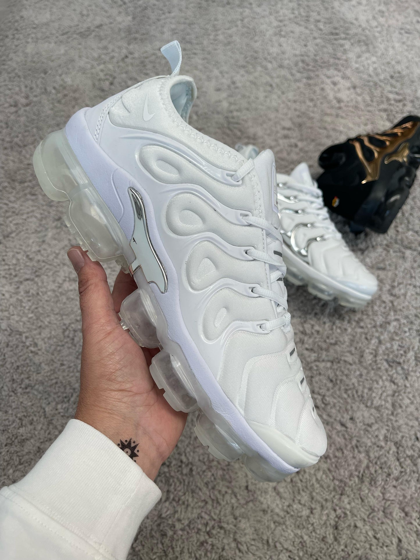 Vapormax blancas detalle plata