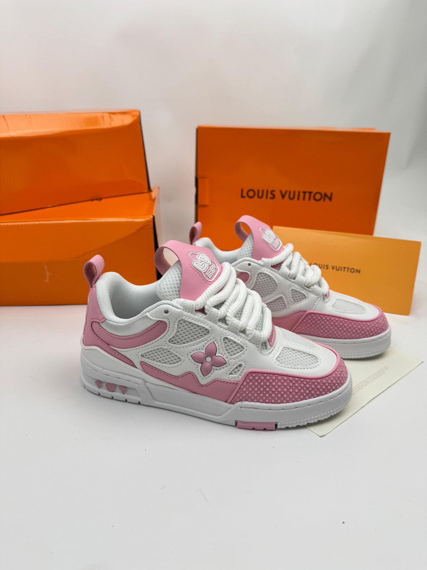 Louis vuitton SKATE 2025 blancas y rosas